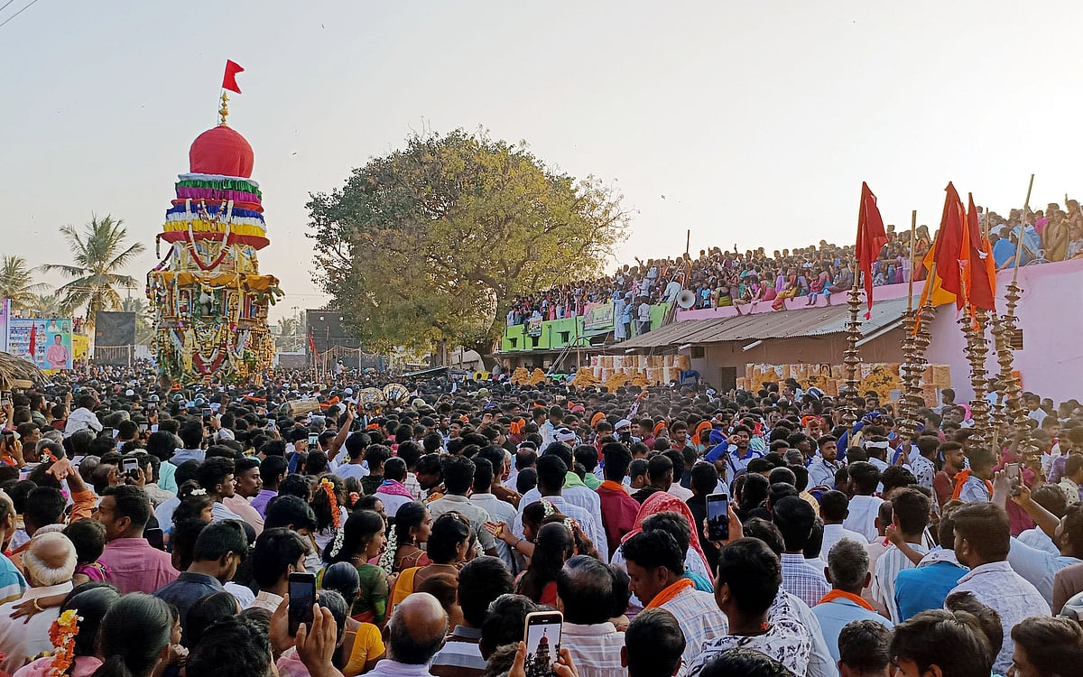 ಕೂಡ್ಲಿಗಿ: ವಿಜೃಂಭಣೆಯಿಂದ ನಡೆದ ಮೊರಬದ ವೀರಭದ್ರೇಶ್ವರ ರಥೋತ್ಸವ
