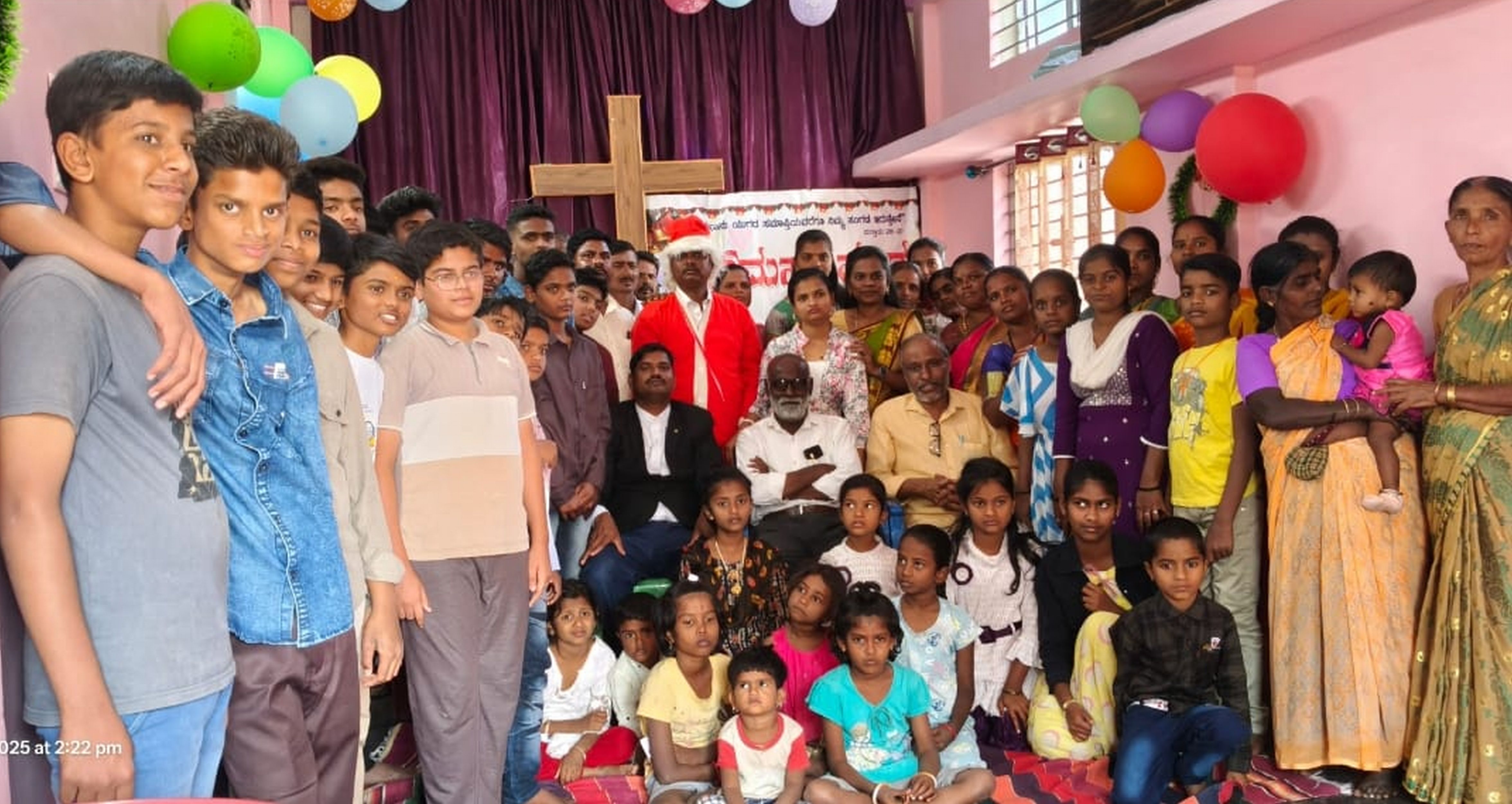 ಕೊಪ್ಪಳದ ನವನಗರದ ಇರುವಾತನು ಚರ್ಚ್‌ನಲ್ಲಿ ಜಿಲ್ಲಾ ಪಾಸ್ಟರ್ಸ್ ಸಂಘ ಹಾಗೂ ಭ್ರಾತೃತ್ವ ಸಮಿತಿ  ವತಿಯಿಂದ ಕ್ರಿಸ್‌ಮಸ್‌ ಆಚರಣೆ ನಡೆಯಿತು