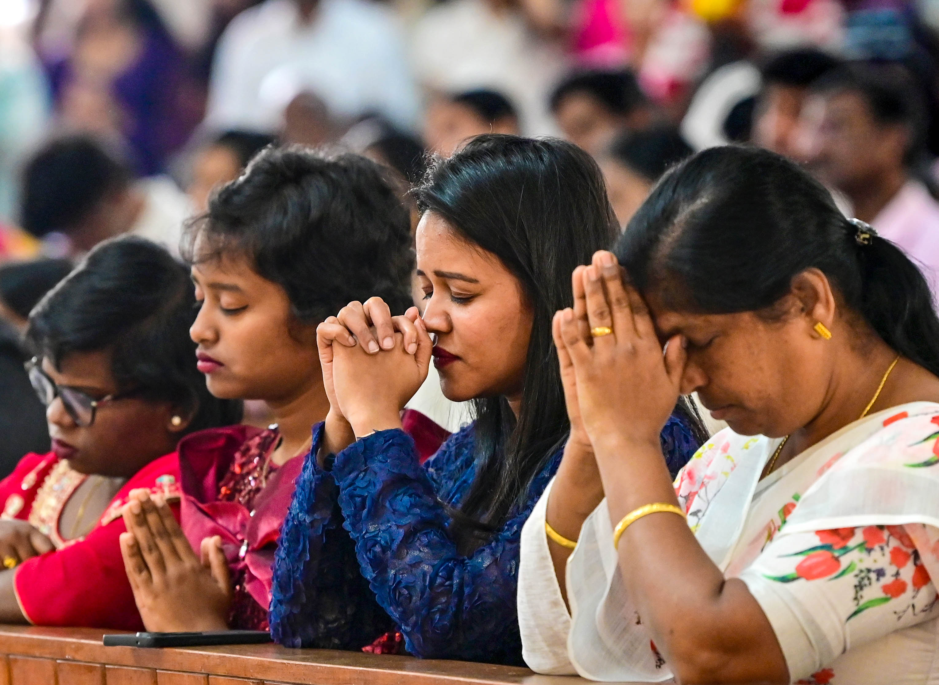 ವಿವೇಕನಗರದ ಇನ್ಫ್ಯಾಂಟ್‌ ಜೀಸಸ್ ಚರ್ಚ್ ಆವರಣದಲ್ಲಿ ಕ್ರೈಸ್ತ ಧರ್ಮೀಯರು ವಿಶೇಷ ಪ್ರಾರ್ಥನೆ ಸಲ್ಲಿಸಿದರು
ಪ್ರಜಾವಾಣಿ: ರಂಜು ಪಿ.
