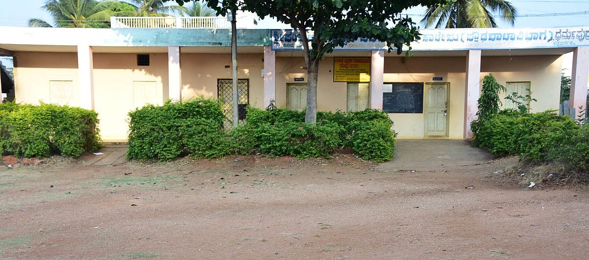 ಪಂಚಲಿಂಗೇಶ್ವರ ಪ್ರೌಢಶಾಲೆಯಲ್ಲಿ ಗುರುವಂದನೆ: ಹಳೆ ವಿದ್ಯಾರ್ಥಿಗಳು ಸ್ನೇಹ ಸಮ್ಮಿಲನ