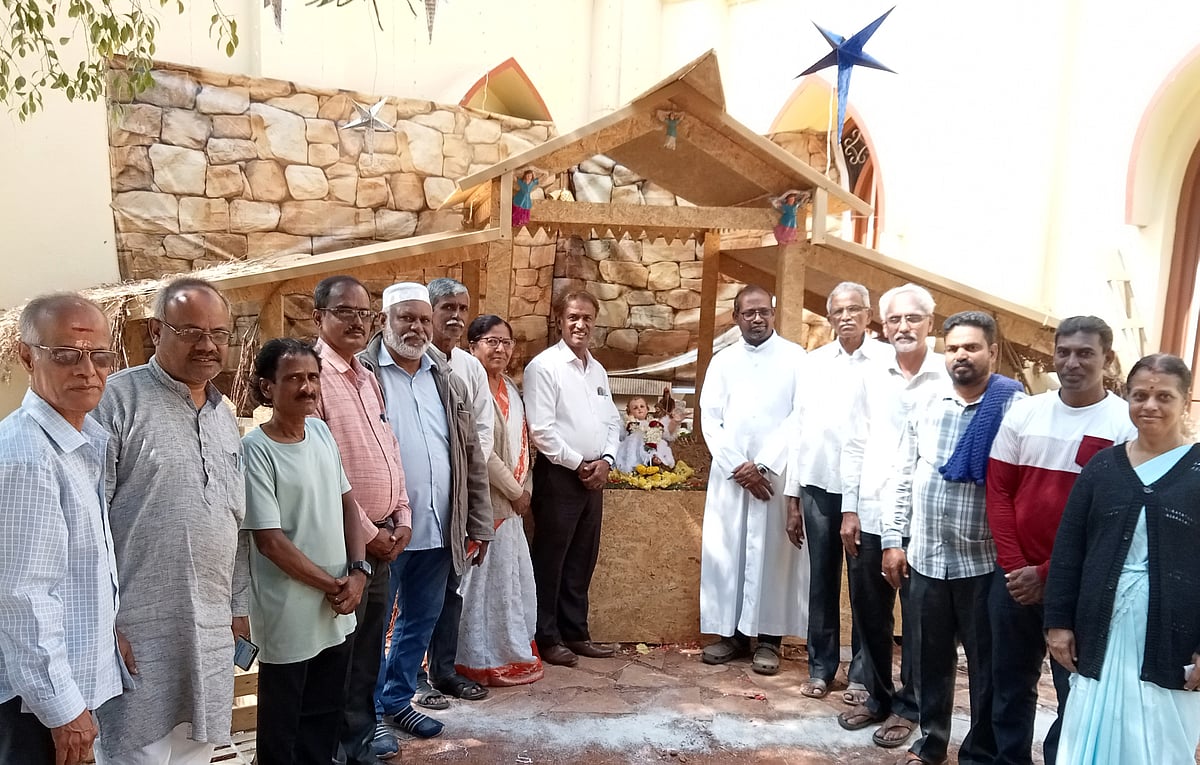 ಶ್ರೀರಂಗಪಟ್ಟಣ: ಕ್ರಿಸ್‌ಮಸ್‌ ಆಚರಣೆಯಲ್ಲಿ ಹಿಂದೂ, ಮುಸ್ಲಿಂ ಮುಖಂಡರು ಭಾಗಿ