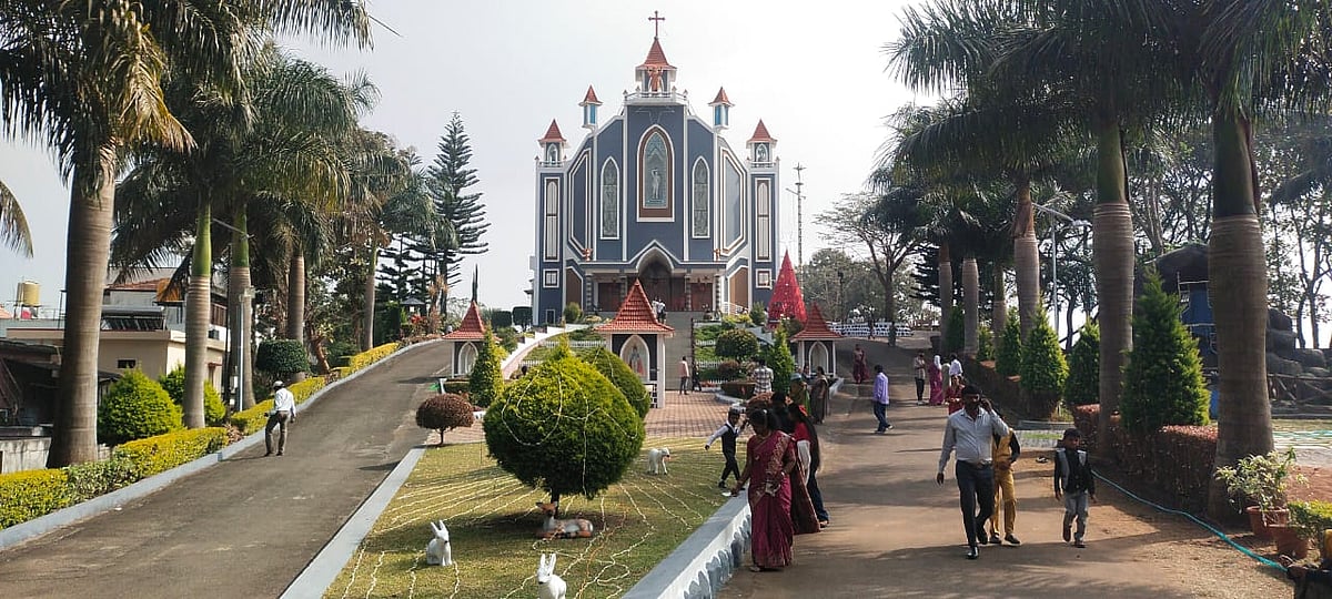 ಸಂಭ್ರಮ ಸಡಗರದಿಂದ ವಿವಿಧೆಡೆ  ಕ್ರಿಸ್ಮಸ್ ಹಬ್ಬ ಆಚರಣೆ