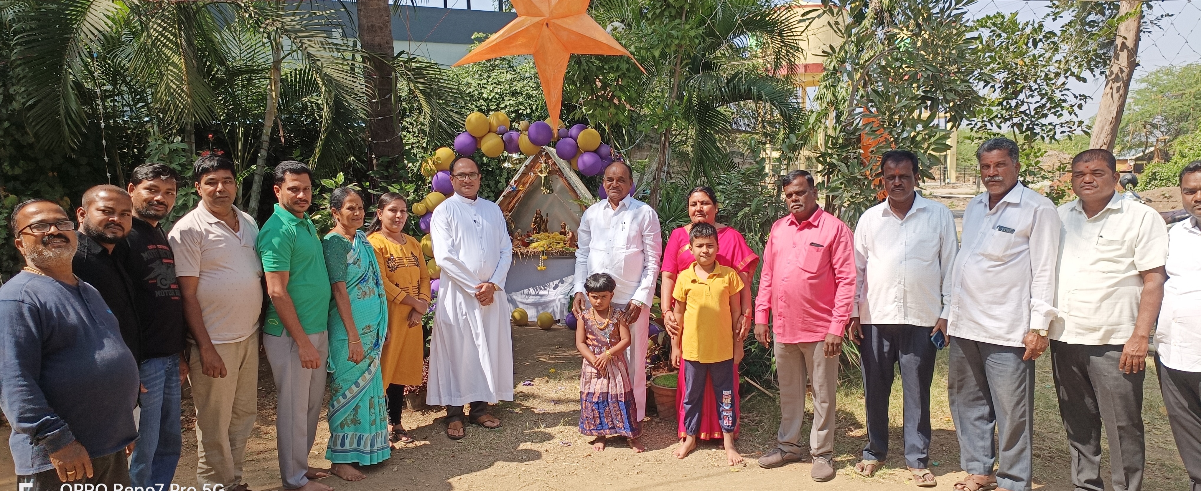 ಚಾಮರಾಜನಗರದ ಚರ್ಚ್‌ಗೆ ಶಾಸಕ ಪುಟ್ಟರಂಗಶೆಟ್ಟಿ ಭೇಟಿನೀಡಿ ಕ್ರಿಸ್‌ಮಸ್ ಹಬ್ಬದ ಶುಭಾಶಯ ಕೋರಿದರು