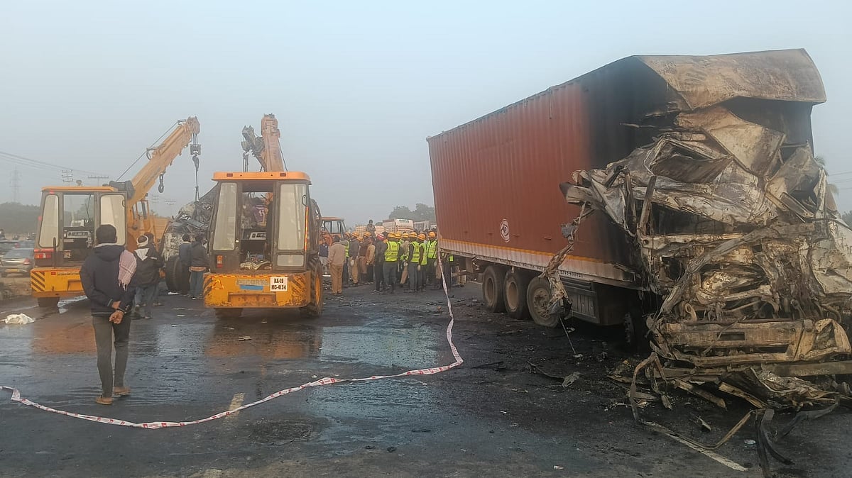 ಚಿತ್ರದುರ್ಗ ಬಸ್ ‍ಅ‍ಪಘಾತ: ಐವರ ಮೃತದೇಹ ಪತ್ತೆ, 6 ಮಂದಿ ನಾಪತ್ತೆ, 21ಜನರಿಗೆ ಗಾಯ