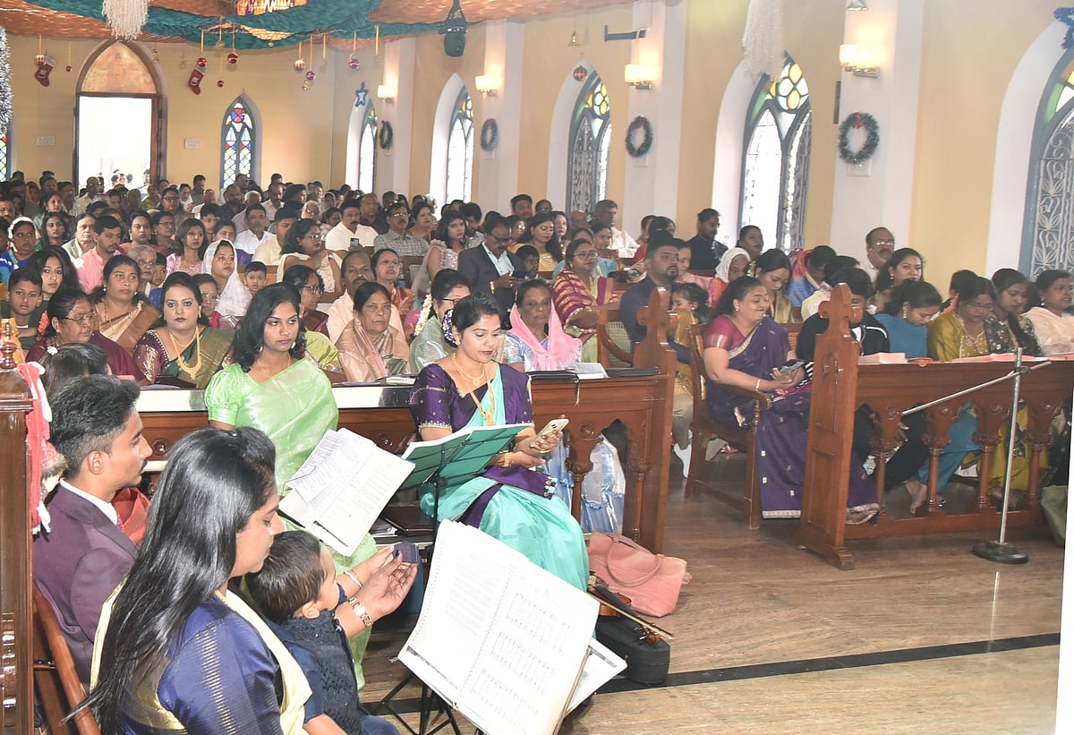 ತುಮಕೂರು | ಯೇಸು ಸ್ಮರಣೆ: ಕ್ರಿಸ್‌ಮಸ್ ಸಂಭ್ರಮ