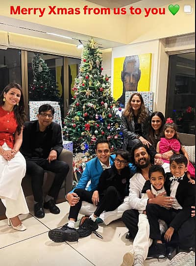 ನಟಿ ಜೆನಿಲಿಯಾ ಅವರು ಸ್ನೇಹಿತರ ಜೊತೆ ಕ್ರಿಸ್‌ಮಸ್‌ ಆಚರಿಸಿ ಸಂಭ್ರಮಿಸಿದ್ದಾರೆ.