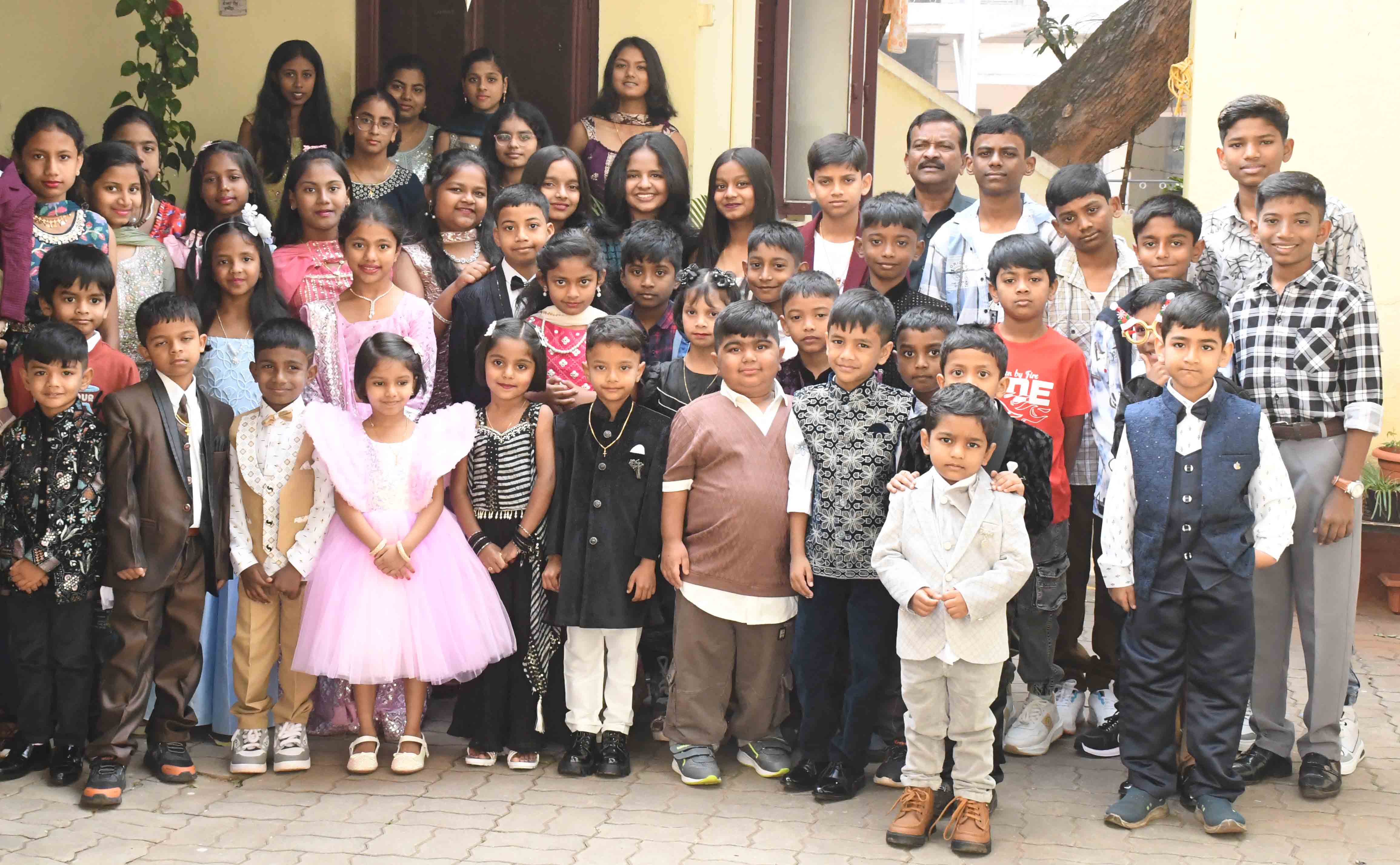 ಕ್ರಿಸ್‌ಮಸ್‌ ಅಂಗವಾಗಿ ಧಾರವಾಡದ ಹೆಬಿಕ್‌ ಸ್ಮಾರಕ ಚರ್ಚ್‌ನಲ್ಲಿ ಗುರುವಾರ ಮಕ್ಕಳು ಪಾಲ್ಗೊಂಡಿದ್ದರು