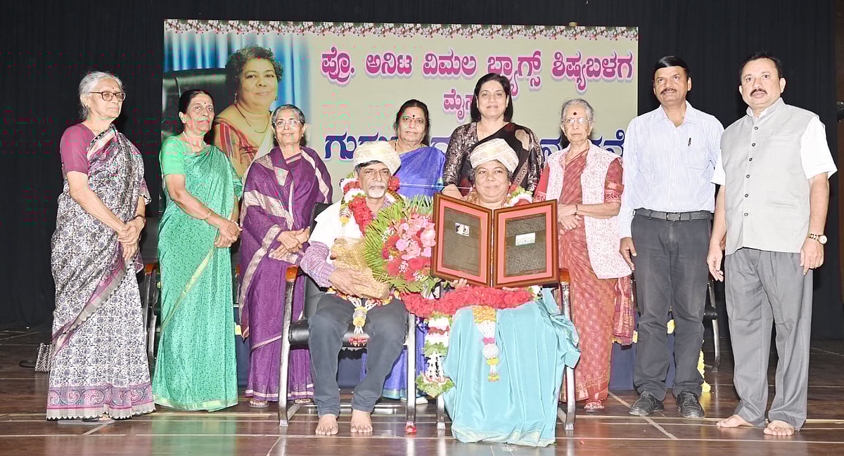 ಮೈಸೂರು ವಿ.ವಿ ಲಲಿತಕಲಾ ಕಾಲೇಜಿನ ಪ್ರೊ.ಎವಿಬಿಗೆ ಆತ್ಮೀಯ ಬೀಳ್ಕೊಡುಗೆ