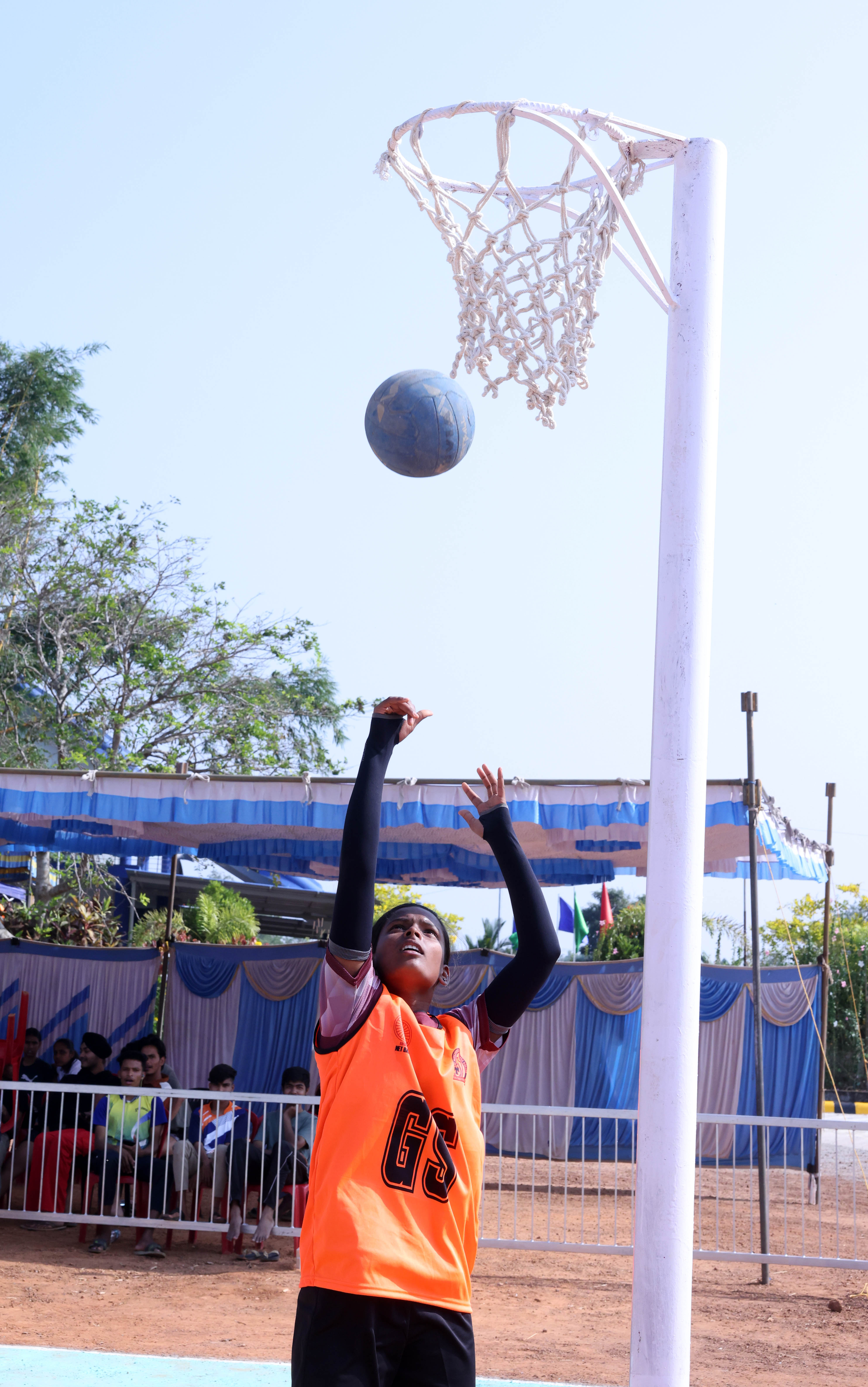 ಬಾಲಕಿಯರ ವಿಭಾಗದಲ್ಲಿ ರಾಜಸ್ತಾನ ಎದುರಿನ ಪಂದ್ಯದಲ್ಲಿ ಚೆಂಡನ್ನು ಗುರಿ ಮುಟ್ಟಿಸಿದ ಕರ್ನಾಟಕದ ಸುಪ್ರಿಯಾ 