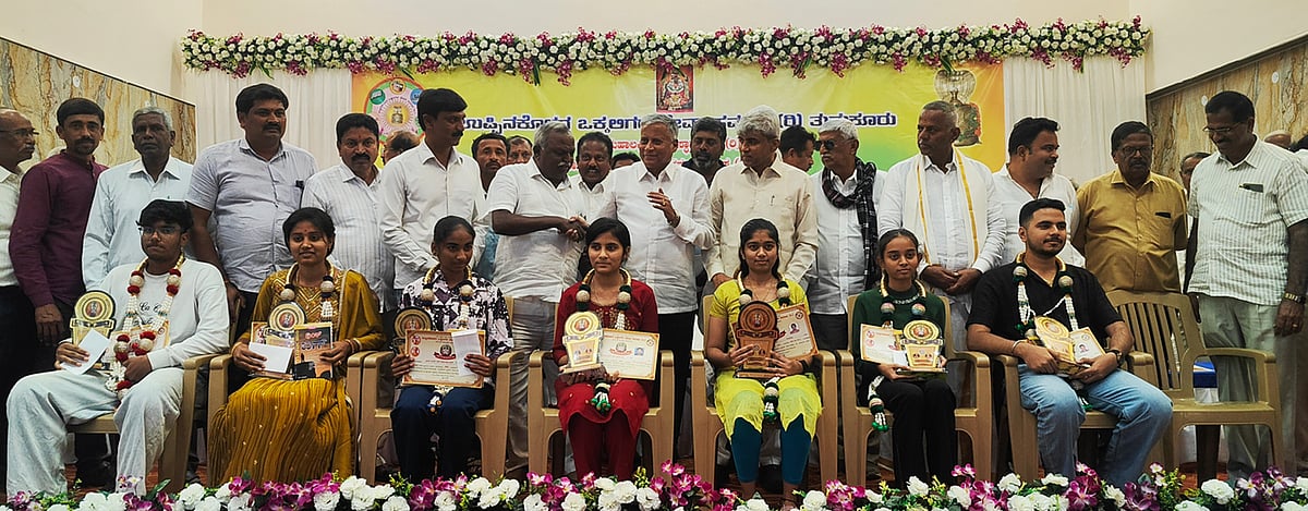 ಉಪ್ಪಿನ ಕೊಳಗ ಒಕ್ಕಲಿಗರ ಮಕ್ಕಳಿಗೆ ಪುರಸ್ಕಾರ