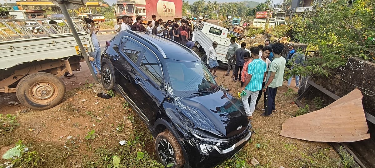 ಭಟ್ಕಳ | ಹೆದ್ದಾರಿಯಲ್ಲಿ ಅಪಘಾತ: ನಾಲ್ಕು ವಾಹನಗಳಿಗೆ ಡಿಕ್ಕಿ