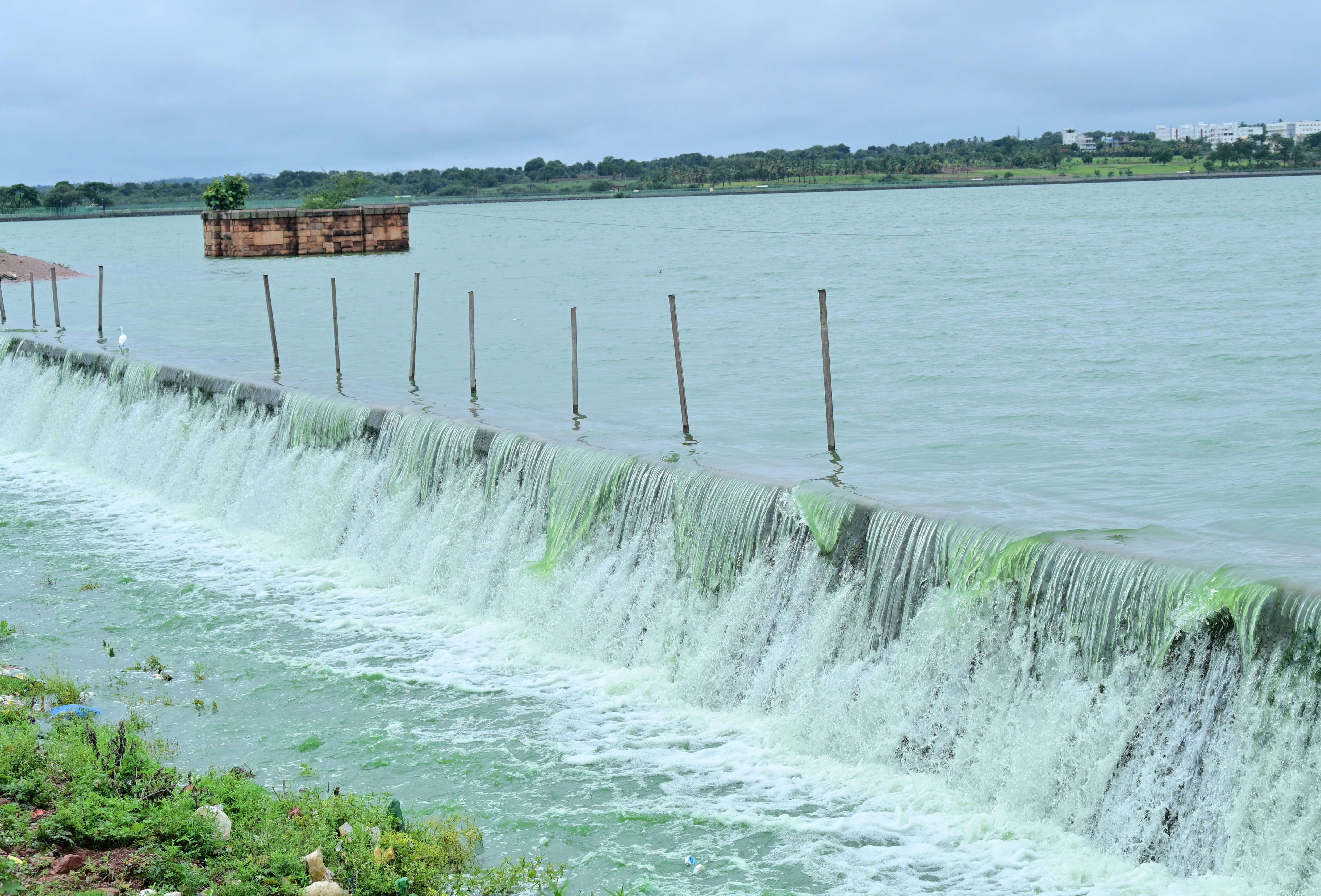 ಹುಬ್ಬಳ್ಳಿಯಲ್ಲಿ ಕೋಡಿದ ಹರಿದ ಉಣಕಲ್ ಕೆರೆ