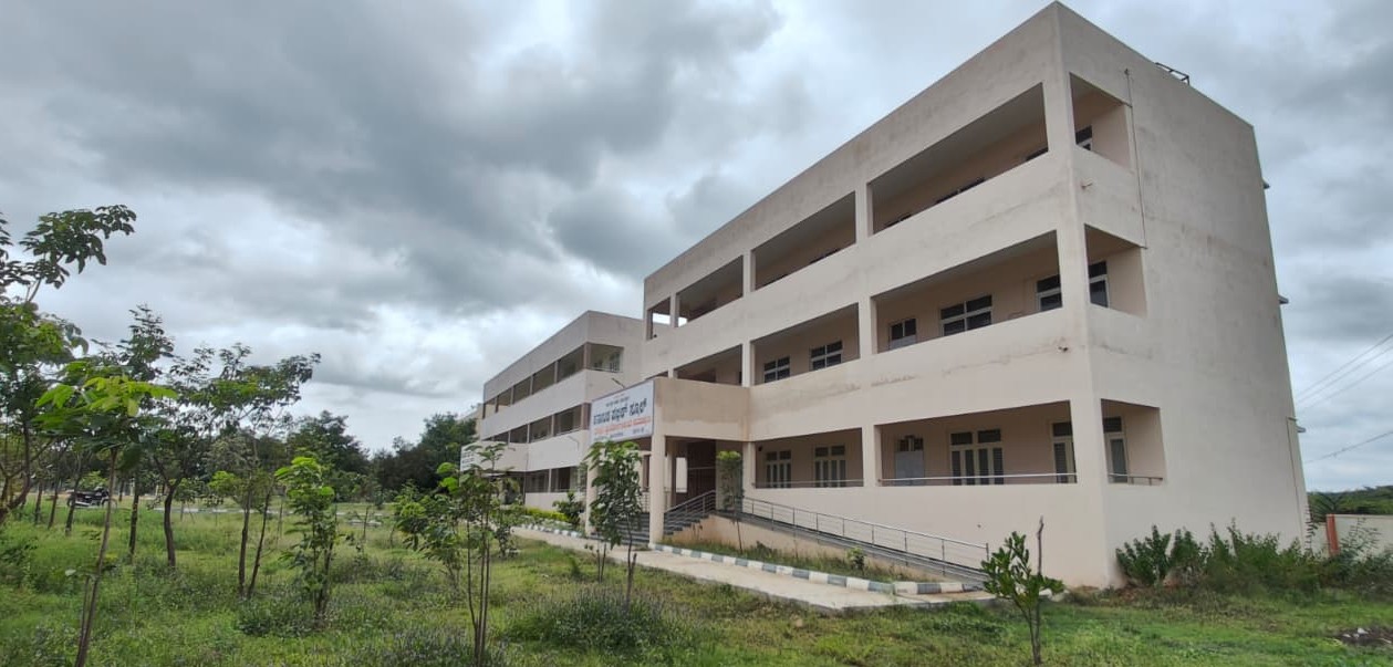 ಹೊಸಯಳನಾಡು ಗ್ರಾಮದ ಕರ್ನಾಟಕ ಪಬ್ಲಿಕ್ ಶಾಲೆಯ ನೂತನ ಕಟ್ಟಡ