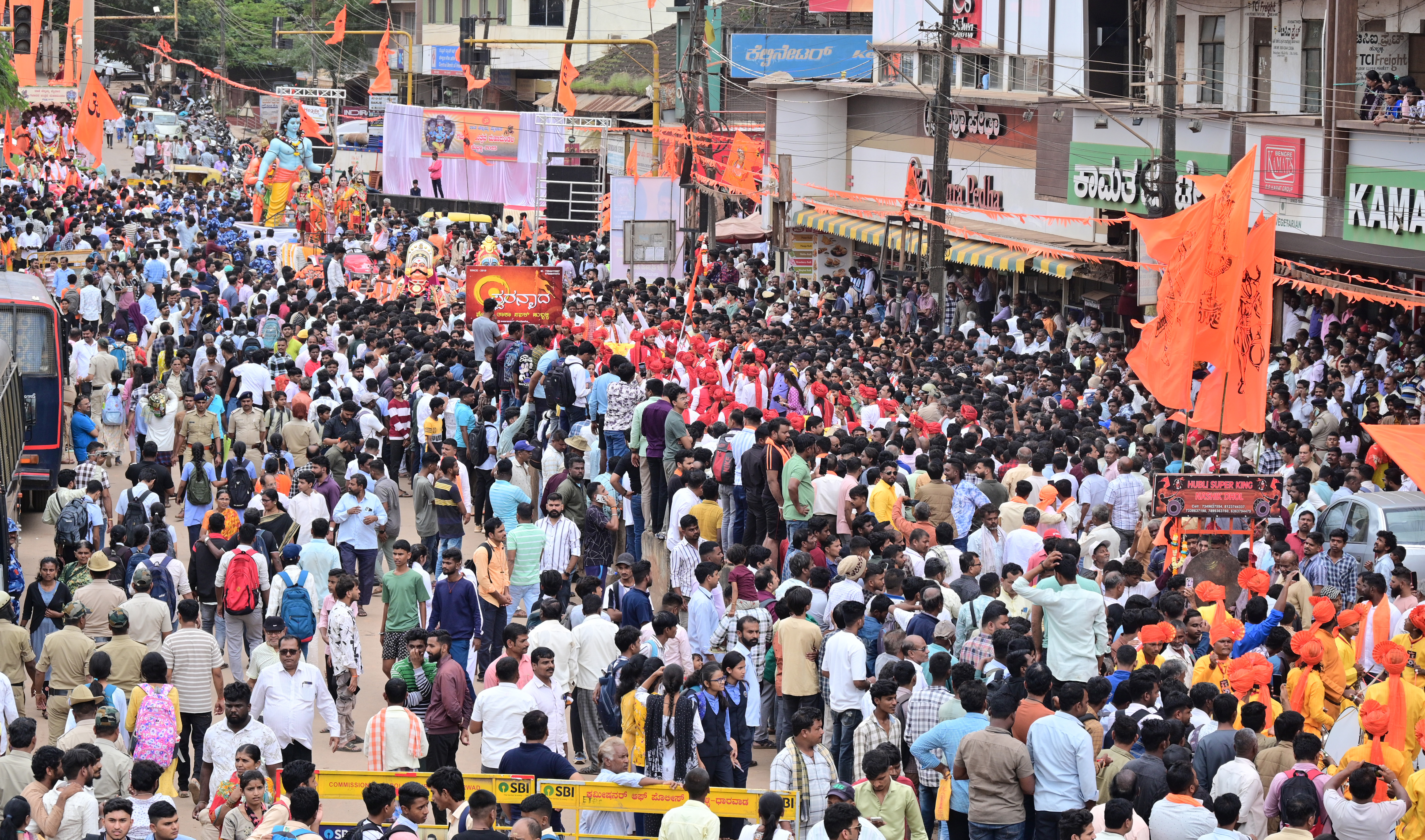 ಹುಬ್ಬಳ್ಳಿಯ ರಾಣಿ ಚನ್ನಮ್ಮ (ಈದ್ಗಾ) ಮೈದಾನದಲ್ಲಿ ಪ್ರತಿಷ್ಠಾಪಿಸಿದ್ದ ಗಣೇಶಮೂರ್ತಿ ವಿಸರ್ಜನಾ ಮೆರವಣಿಗೆ