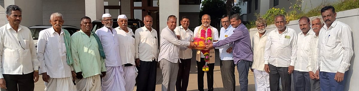 ಹುಕ್ಕೇರಿ | ಸಹಕಾರ ಸಂಘಗಳು ರಾಜಕೀಯ ರಹಿತವಾಗಿರಲಿ: ರಮೇಶ ಕತ್ತಿ 