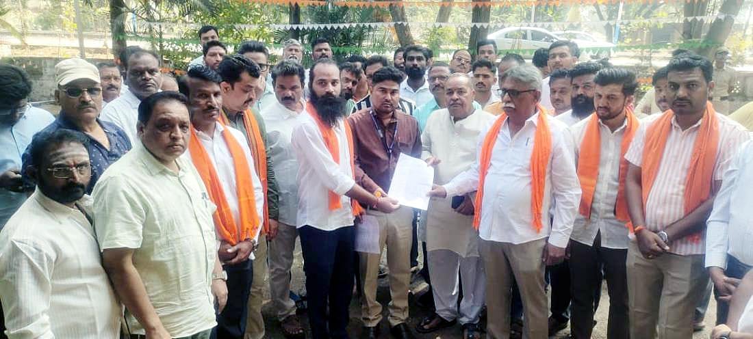 ಬೈಲಹೊಂಗಲ: ಬಾಂಗ್ಲಾದೇಶದಲ್ಲಿ ಹಿಂದೂಗಳ ಮೇಲಿನ ಹಿಂಸಾಚಾರ ಖಂಡಿಸಿ ಪ್ರತಿಭಟನೆ