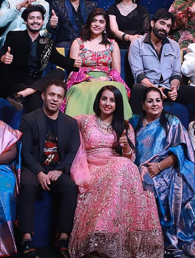 ತೆಲುಗು ಬಿಗ್‌ಬಾಸ್ ಸೀಸನ್ 9ರಲ್ಲಿ ನಟಿ  ಸಂಜನಾ ಗಲ್ರಾನಿ ಅವರು ಸ್ವರ್ಧಿಯಾಗಿ ಪ್ರವೇಶಿಸಿದ್ದರು. 