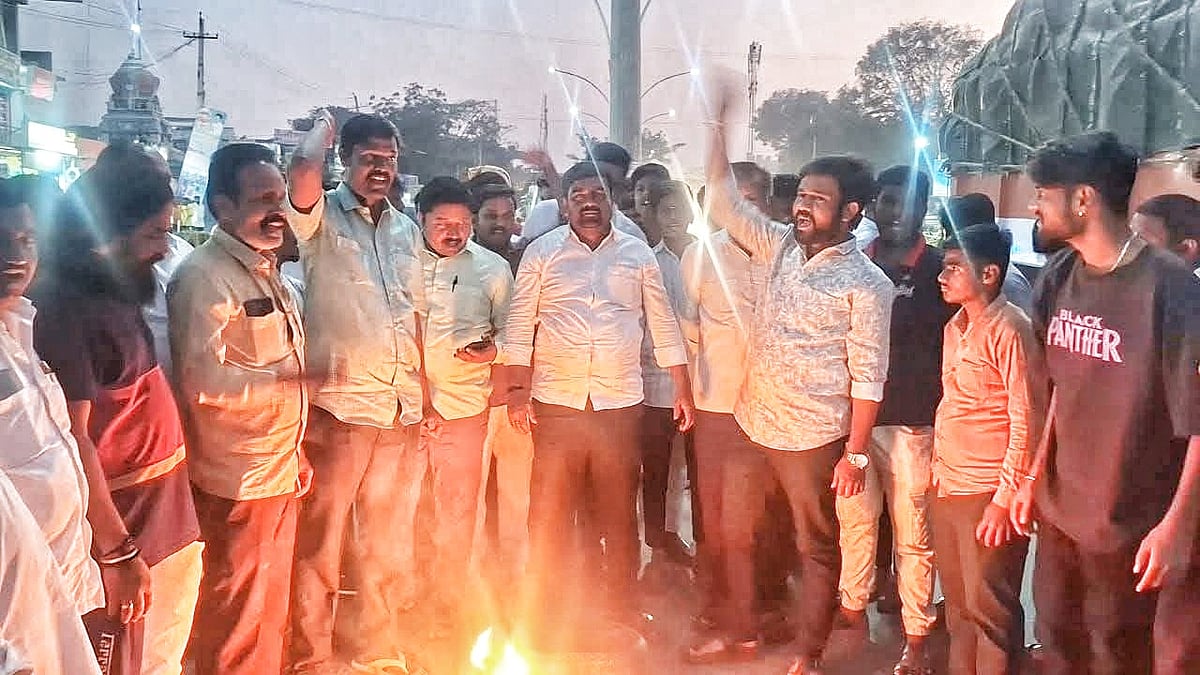 ಜೇವರ್ಗಿ: ಬಾಂಗ್ಲಾದೇಶ ಹಿಂಸಾಚಾರ ಘಟನೆ ಖಂಡಿಸಿ ಪ್ರತಿಭಟನೆ