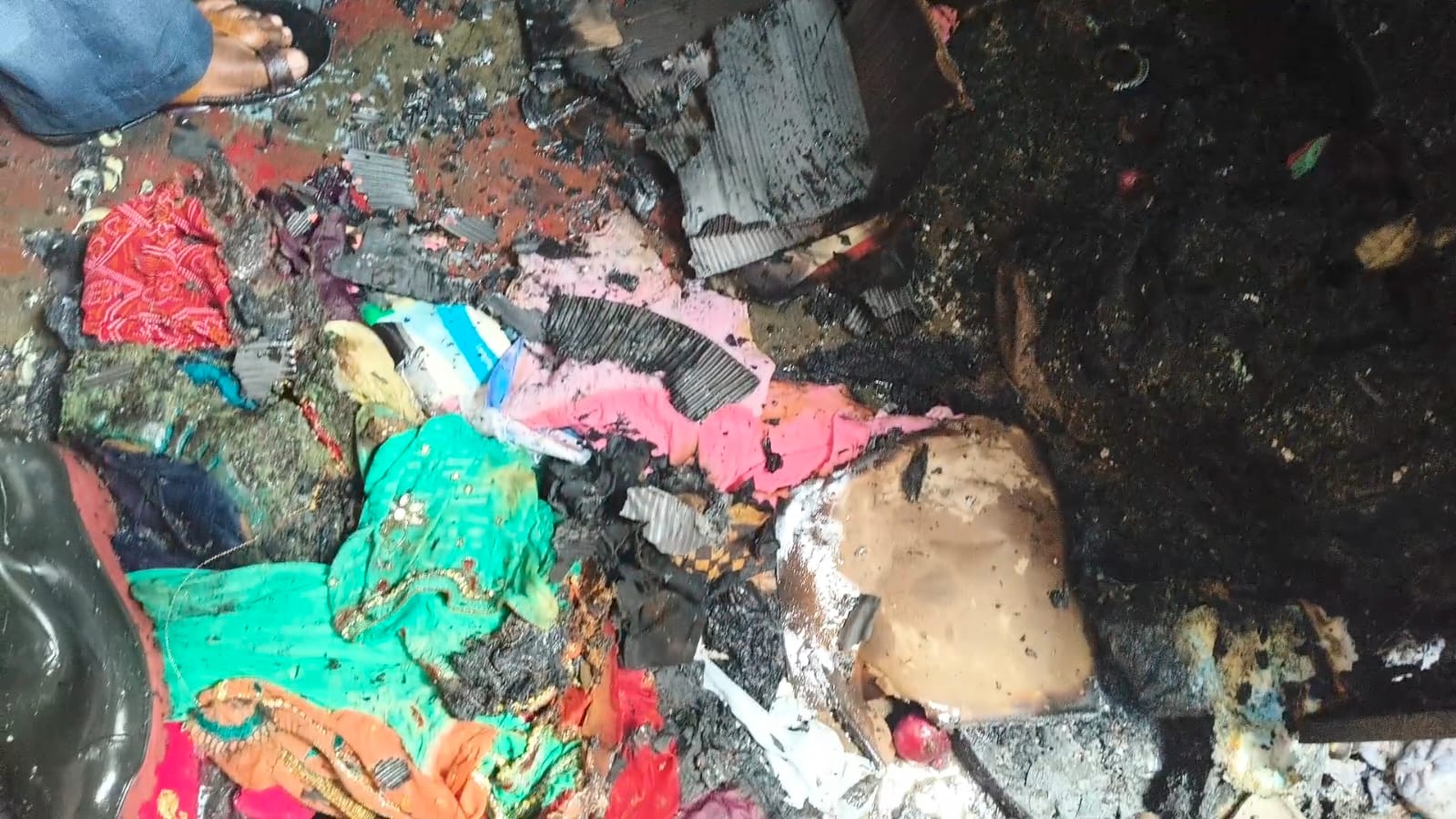 ಮನೆಯಲ್ಲಿ ಸುಟ್ಟು ಭಸ್ಮವಾದ ವಸ್ತುಗಳು