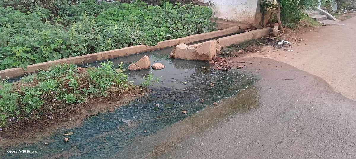 ಹೊನ್ನಾಳಿ: ರಸ್ತೆ, ಖಾಲಿ ಜಾಗದಲ್ಲಿ ನಿಲ್ಲುವ ಕೊಳಚೆ ನೀರು