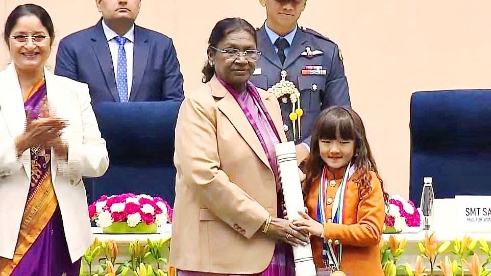 ಮಿಜೋರಾಂ ಗಾಯಕಿ ಏಸ್ತೇರ್‌ ಲಾಲ್ದುಹಾಮಿಗೆ ಬಾಲ ಪುರಸ್ಕಾರ