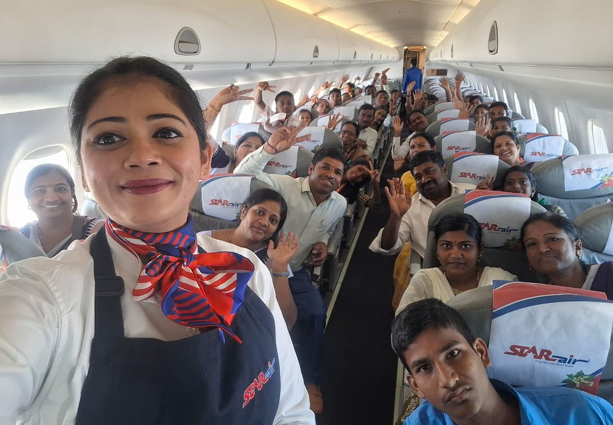 ಕೊಪ್ಪಳ: ಸ್ವಂತ ಖರ್ಚಿನಲ್ಲಿ ಮಕ್ಕಳಿಗೆ ವಿಮಾನಯಾನ ಮಾಡಿಸಿದ ಮುಖ್ಯ ಶಿಕ್ಷಕ