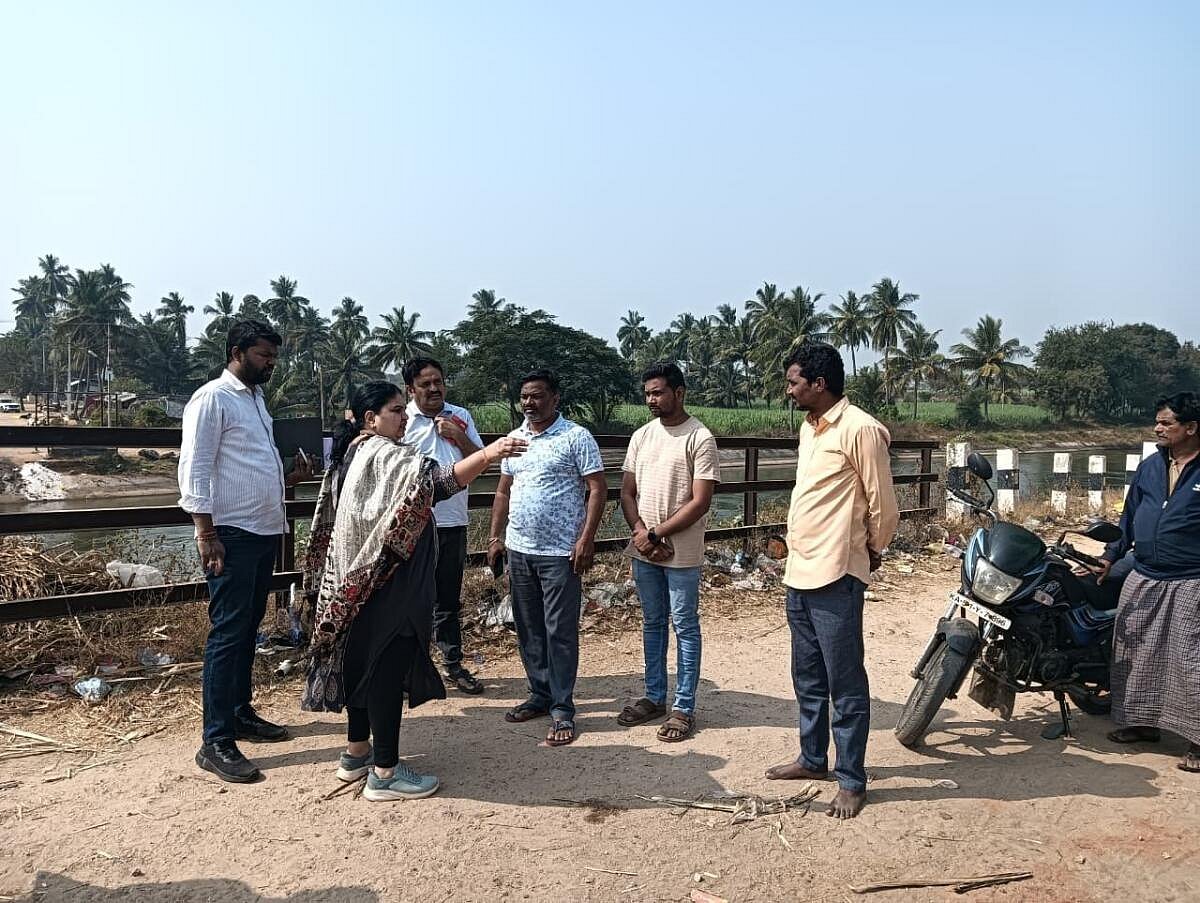 ಹಂಪಿ ಸ್ಮಾರಕದ ಬಳಿ ಗಲೀಜು: ನಿರ್ಮಲಾ ಗರಂ ಬೆನ್ನಲ್ಲೇ ಜಿಲ್ಲಾಧಿಕಾರಿ ತಪಾಸಣೆ