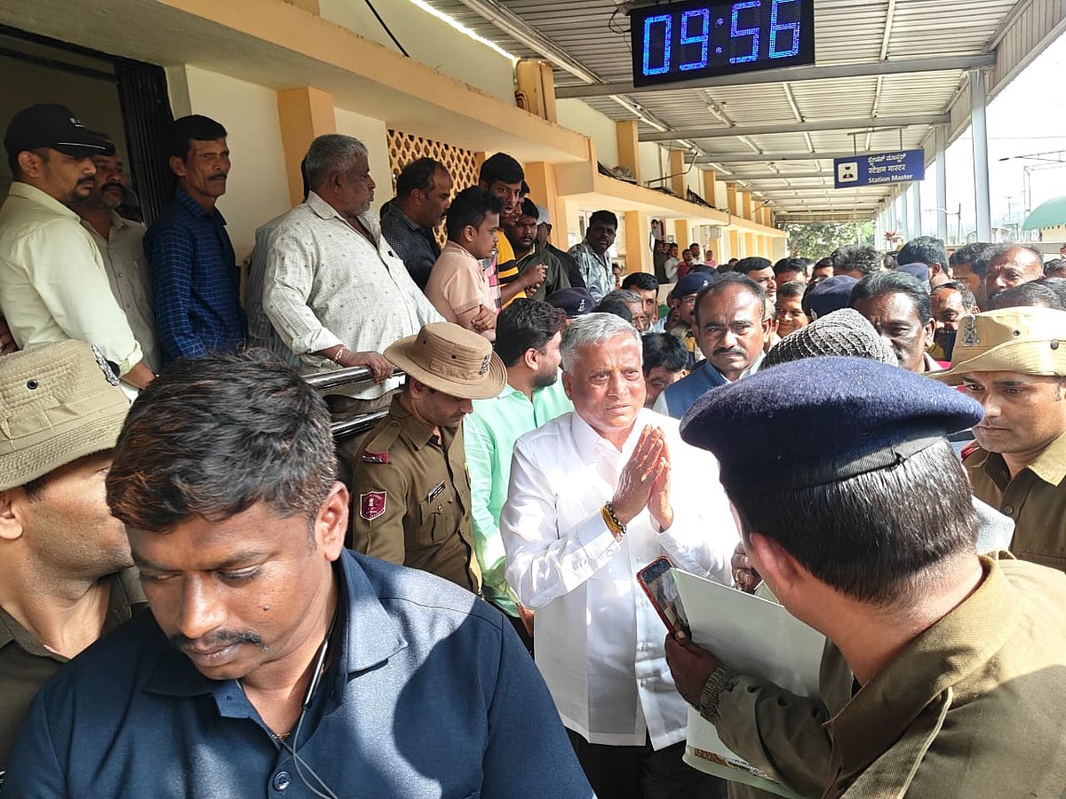 ಬಿಡದಿ ರೈಲು ನಿಲ್ದಾಣ ನವೀಕರಣ ಕಾರ್ಯ ಪರಿಶೀಲಿಸಿದ  ಸಚಿವ ಸೋಮಣ್ಣ