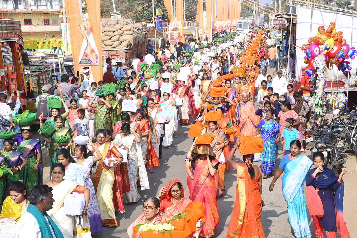 ಹಾವೇರಿ: ಧರೆಗಿಳಿದ ಕಲ್ಯಾಣ; ವಚನಗಳ ಪಠಣ