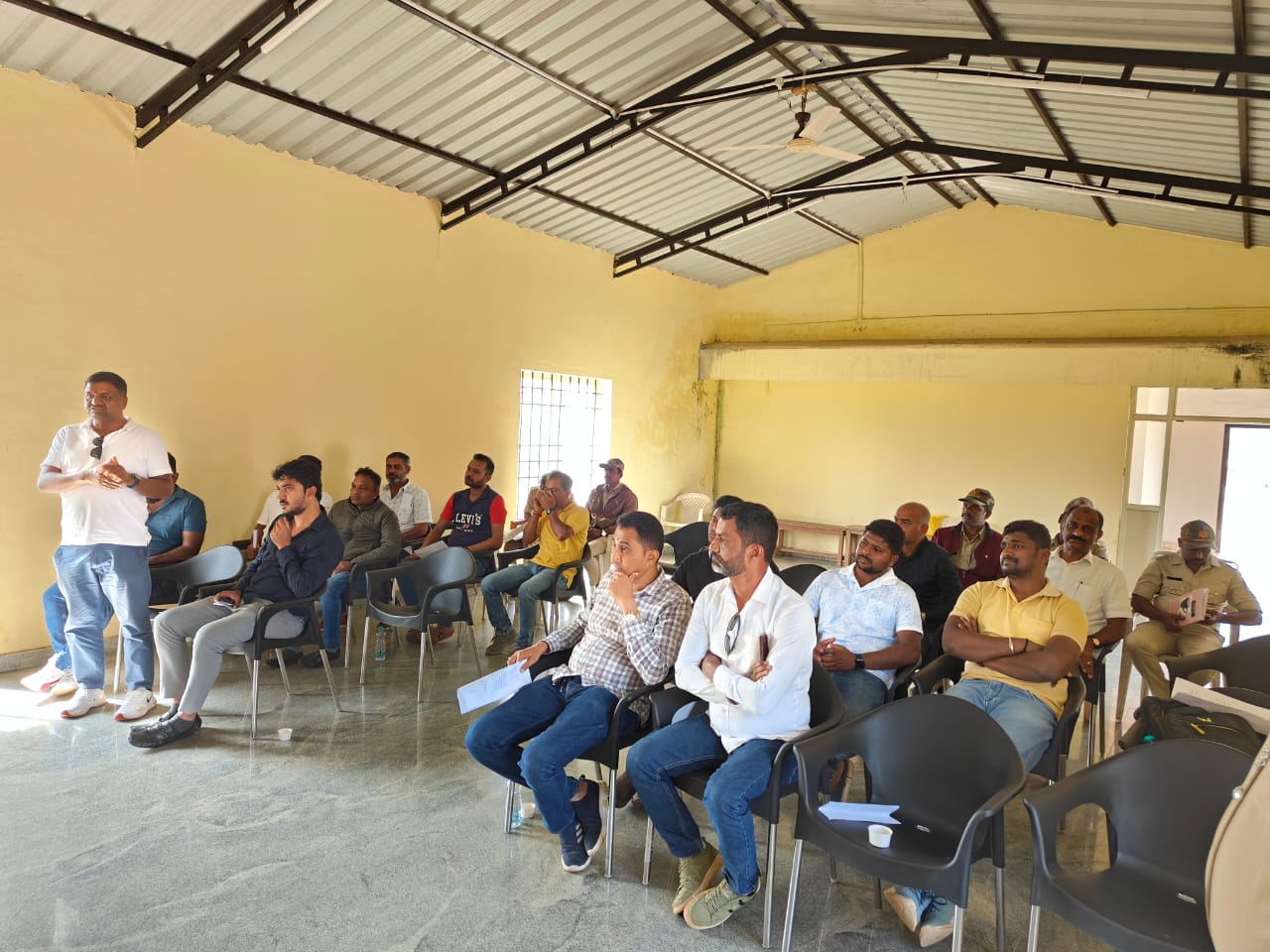 ಮೂಡಿಗೆರೆಯಲ್ಲಿ ಅಬಕಾರಿ ಇಲಾಖೆ ವತಿಯಿಂದ ನಡೆದ ಹೋಂಸ್ಟೆ ರೆಸಾರ್ಟ್ ಮಾಲೀಕರ ಸಭೆಯಲ್ಲಿ ಭಾಗವಹಿಸಿದ್ಸ ವಿವಿಧ ಹೋಂ ಸ್ಟೇ ರೆಸಾರ್ಟ್‌ಗಳ ಮಾಲೀಕರು