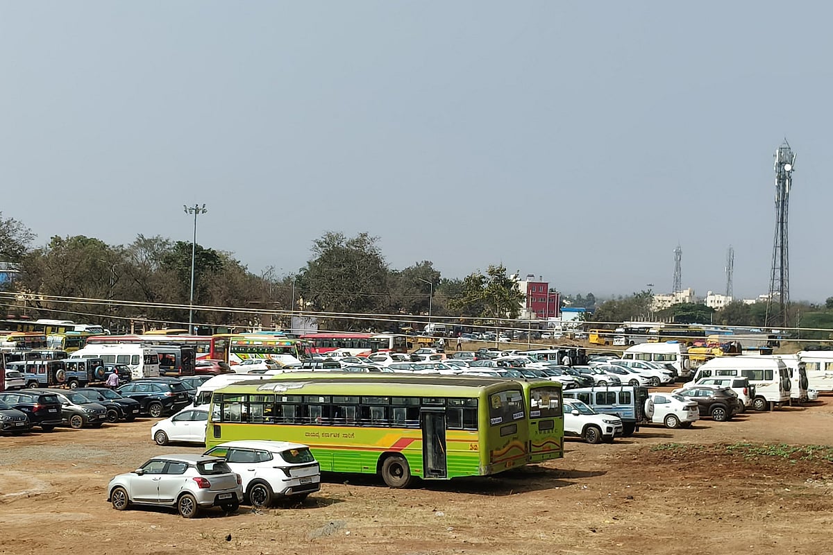 
ಬಾದಾಮಿ: ಚಾಲುಕ್ಯ ನಗರಿಗೆ ಪ್ರವಾಸಿಗರ ದಂಡು