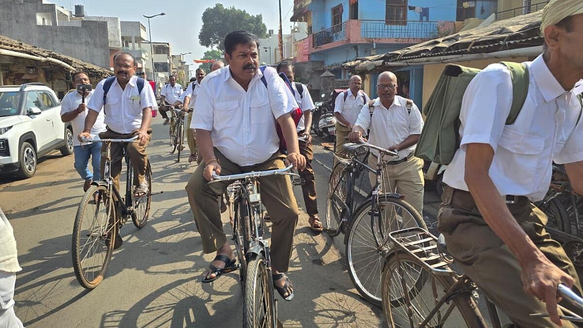 ಶಹಾಪುರದ ಸರ್ಕಾರಿ ಶಾಲೆ ಶತಮಾನೋತ್ಸವಕ್ಕೆ ಸೈಕಲ್‌ನಲ್ಲಿ ಬಂದ ಹಳೇ ವಿದ್ಯಾರ್ಥಿಗಳು