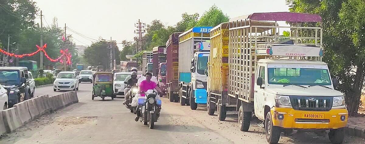 ವಾಹನ ನಿಲುಗಡೆ: ಜಿಕೆವಿಕೆ ಕ್ರಾಸ್‌–ಜಕ್ಕೂರು, ಕೆ.ವಿ.ಜಯರಾಂ ರಸ್ತೆ‌ಯಲ್ಲಿ ದಟ್ಟಣೆ