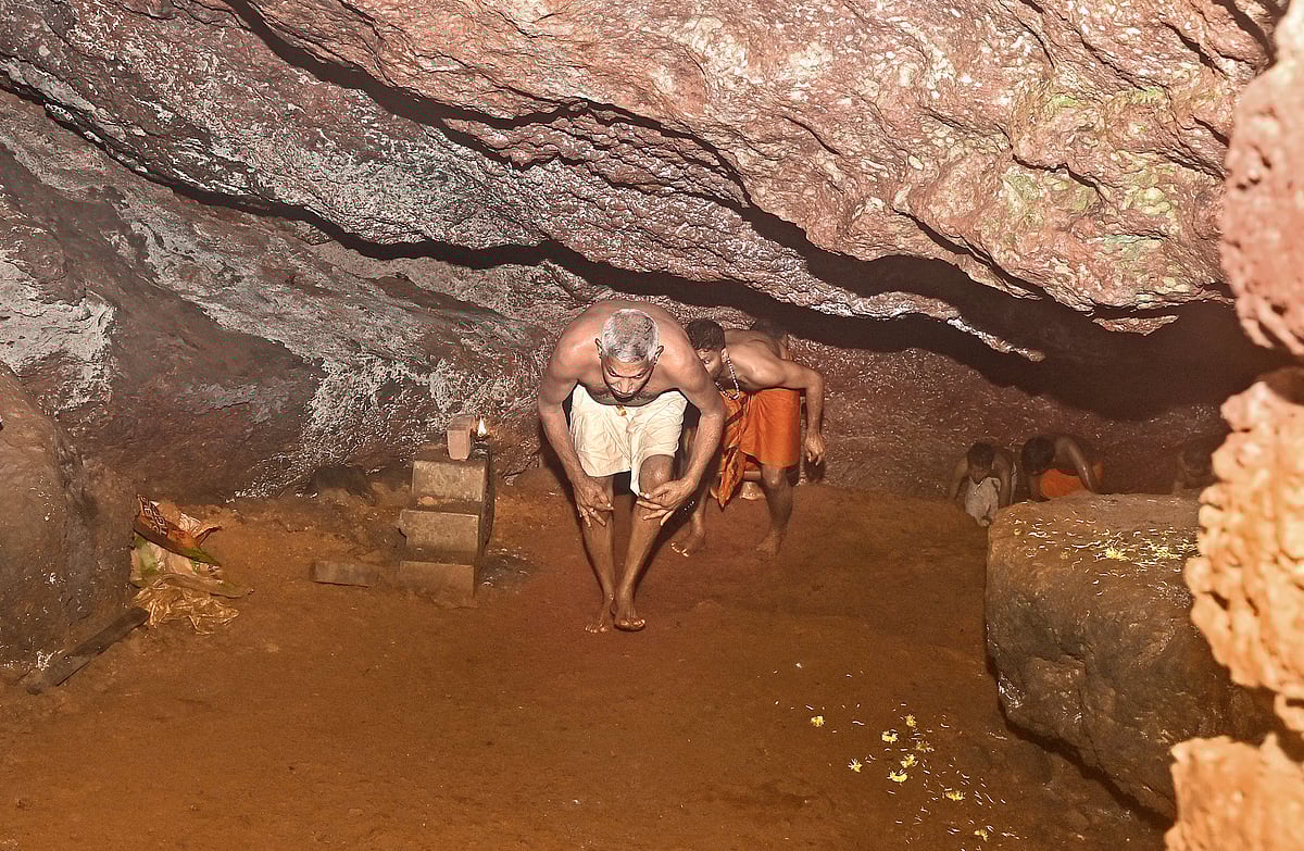 ಪ್ರವಾಸ: ಸೋಜಿಗದ ಗುಹೆ ನೆಲ್ಲಿತೀರ್ಥ