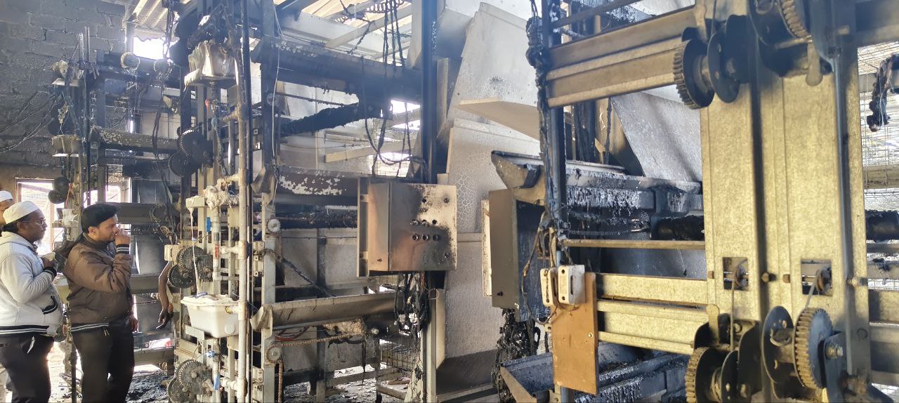 ನಿಪ್ಪಾಣಿ ತಾಲ್ಲೂಕಿನ ಬೇಡಕಿಹಾಳ ಗ್ರಾಮದಲ್ಲಿ ಶಾರ್ಟ್ ಸರ್ಕ್ಯೂಟ್ ನಿಂದ ಕೋಳಿ ಫಾರ್ಮ್‌ ನಲ್ಲಿದ್ದ ಯಂತ್ರೋಪಕರಣಗಳು ಹಾಗೂ ಕೋಳಿಮರಿಗಳು ಸುಟ್ಟಿರುವುದು.