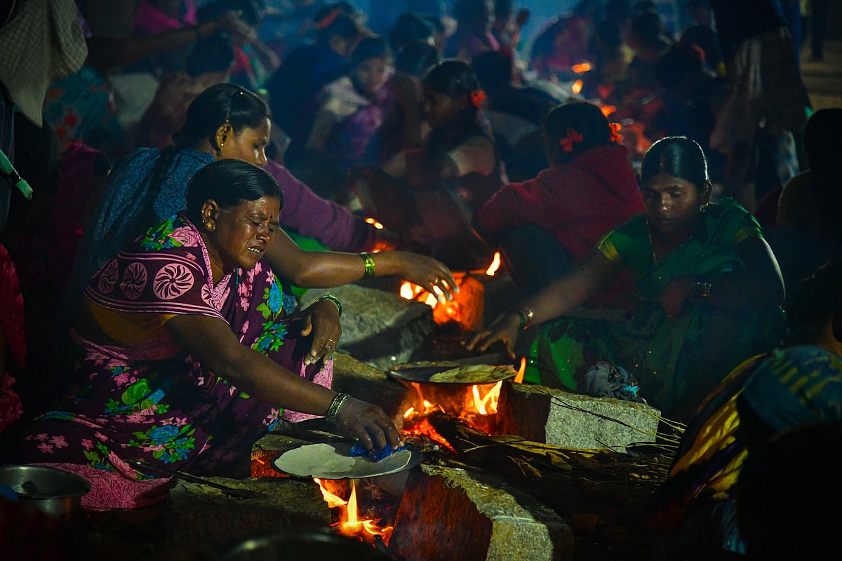 ಮೈ ಕೊರೆಯುವ ಚಳಿಯ ನಡುವೆಯೂ ಹಳ್ಳಿಗಳಲ್ಲಿ ಮೇಳೈಸಿದ ರೊಟ್ಟಿಹಬ್ಬದ ಸಂಭ್ರಮ