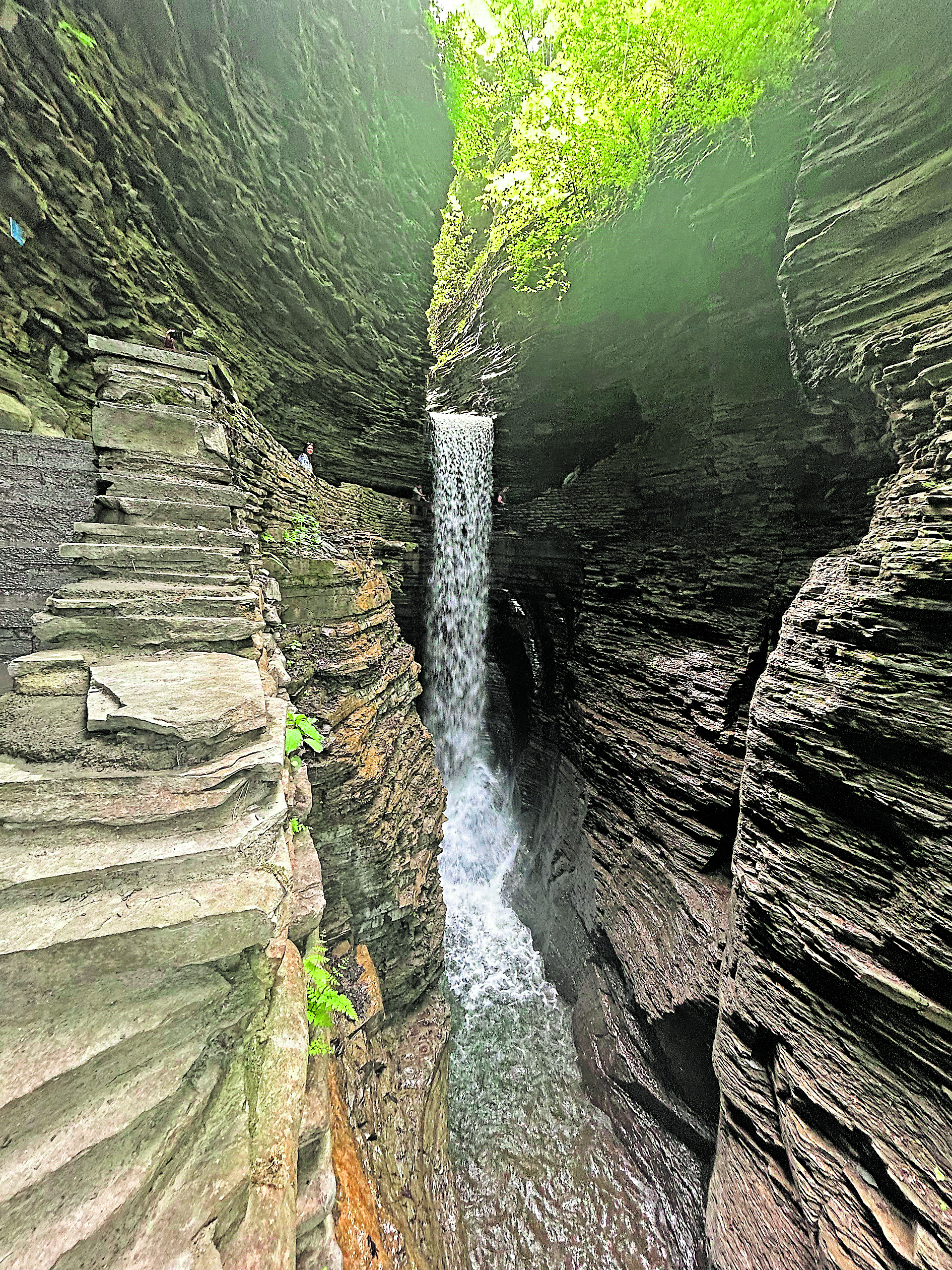 ನೀರಿನ ರಭಸಕ್ಕೆ ಉಂಟಾದ ಶಿಲಾವಿನ್ಯಾಸ