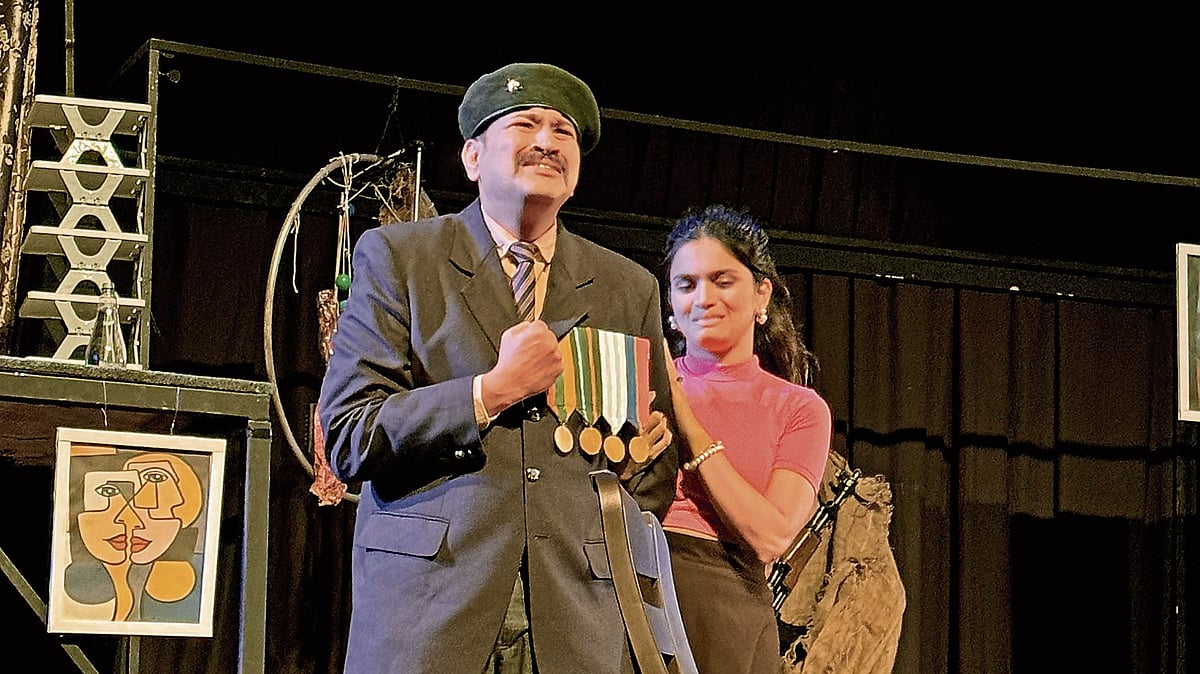 'ಬ್ಲಾಕ್‌ ಕಾಮಿಡಿ' ನಾಟಕ: ಲೈಟ್ಸ್‌ ಆಫ್ ಕತ್ತಲಲ್ಲಿ ಬೆತ್ತಲಾಗುವ ಸತ್ಯಗಳು