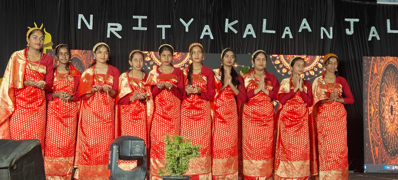 ವಾರ್ಷಿಕೋತ್ಸವದಲ್ಲಿ ವಿದ್ಯಾರ್ಥಿಗಳು ಸಾಂಸ್ಕೃತಿಕ ಕಾರ್ಯಕ್ರಮಗಳ ಪ್ರದರ್ಶನ ನೀಡಿದರು
