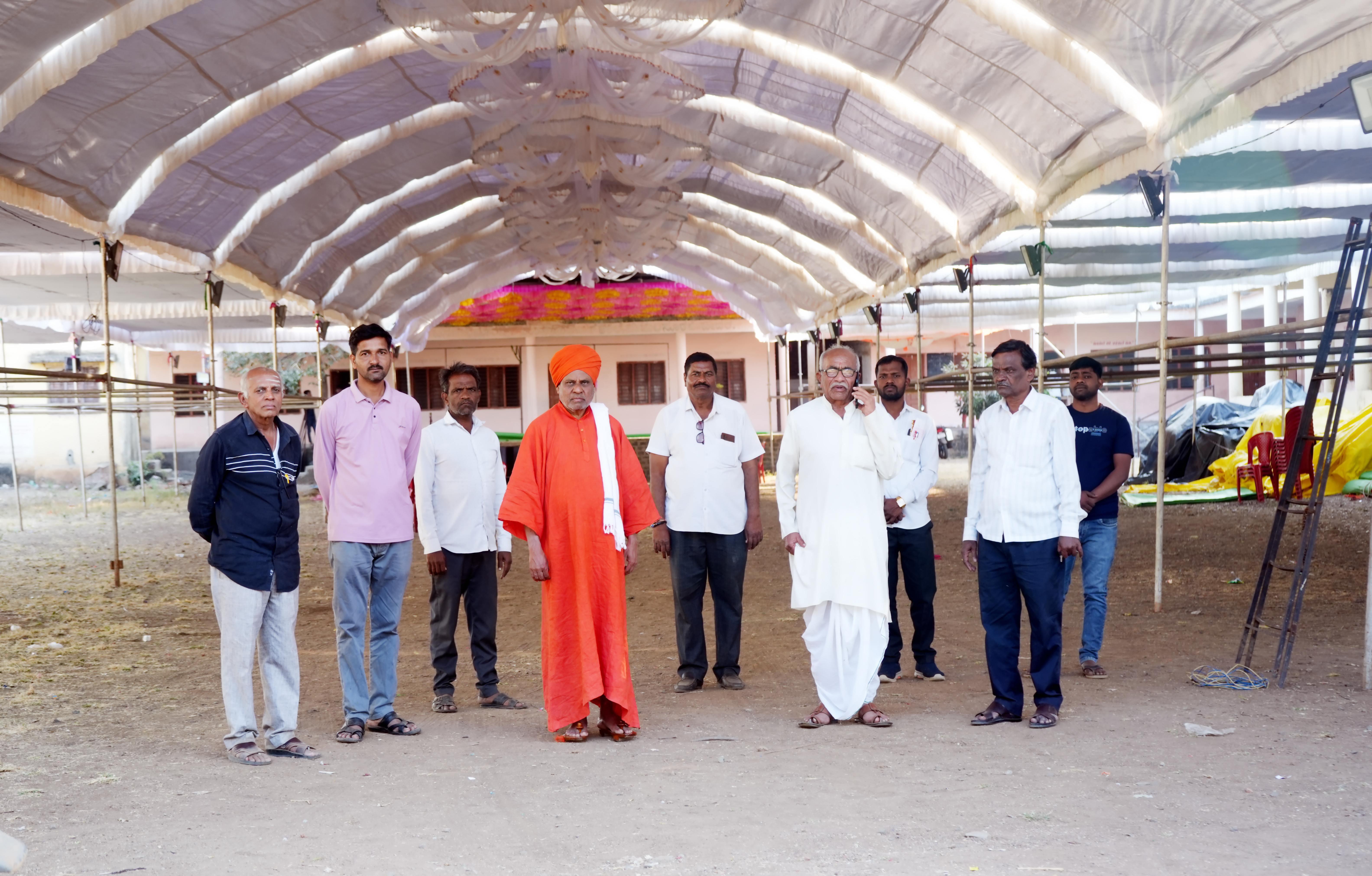 ಹುಲಸೂರ ಪಟ್ಟಣದಲ್ಲಿ ಬಸವಕುಮಾರ ಶಿವಯೋಗಿಗಳ ಪುಣ್ಯಸ್ಮರಣೆಯ ಸುವರ್ಣ ಮಹೋತ್ಸವಕ್ಕೆ ಸಜ್ಜಾದ ವೇದಿಕೆ