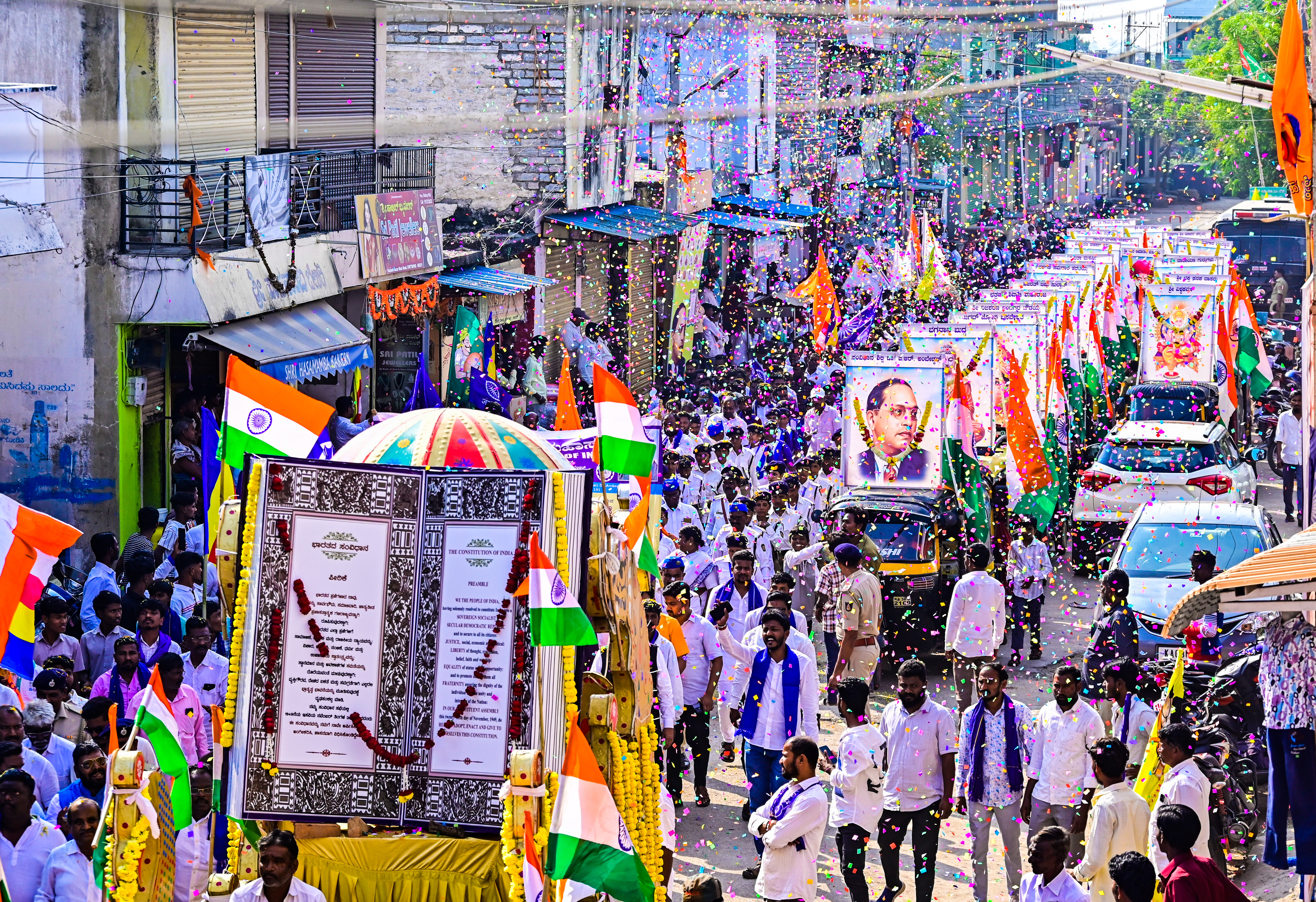 ಕಲಬುರಗಿ ಜಿಲ್ಲೆಯ ಚಿತ್ತಾಪುರದಲ್ಲಿ ‘ಭೀಮ ನಡೆ’ ಮತ್ತು ಸಂವಿಧಾನ ಸಮಾವೇಶದಲ್ಲಿ ಸಂವಿಧಾನ ಪೀಠಿಕೆಯ ಮೆರವಣಿಗೆಯ ನೋಟ