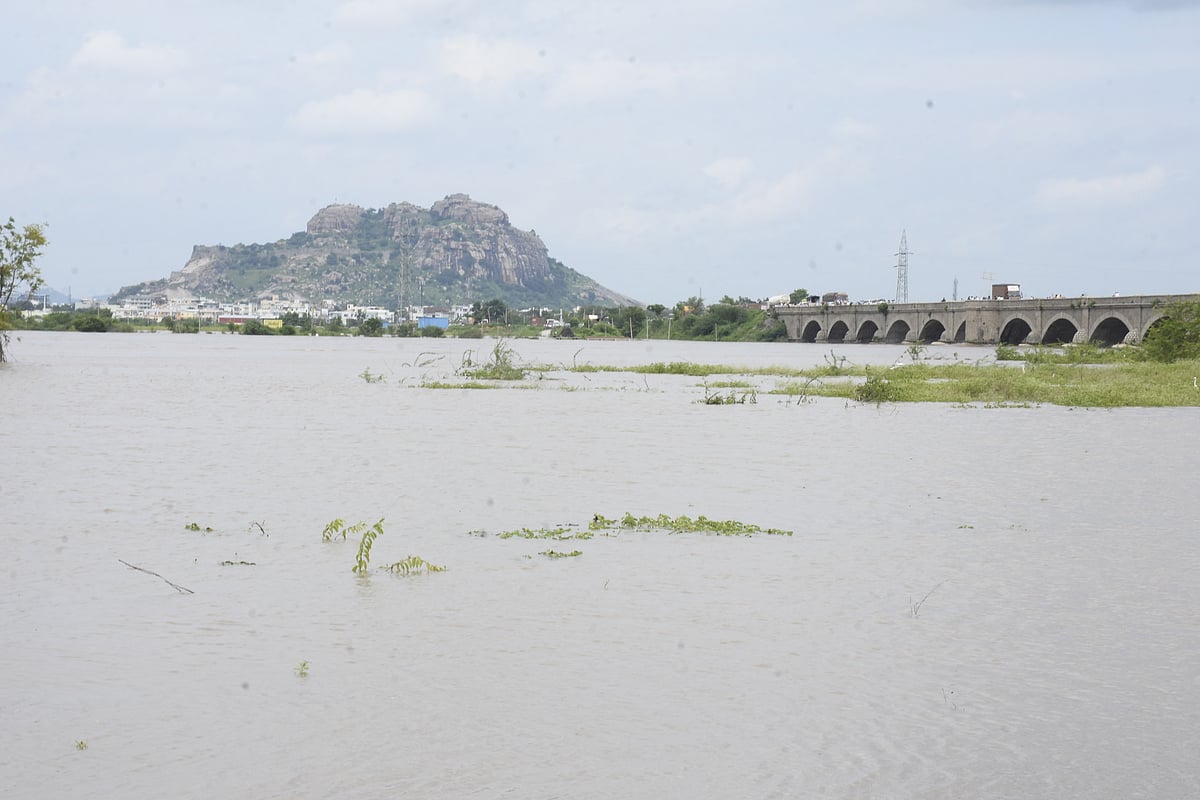 2025 ಹಿಂದಣ ಹೆಜ್ಜೆ | ಯಾದಗಿರಿ: ನೆಮ್ಮದಿ ಕಸಿದ ನೆರೆ, ಮಳೆ; ಅಳಿಯದ ಅಪರಾಧದ ಕಲೆ