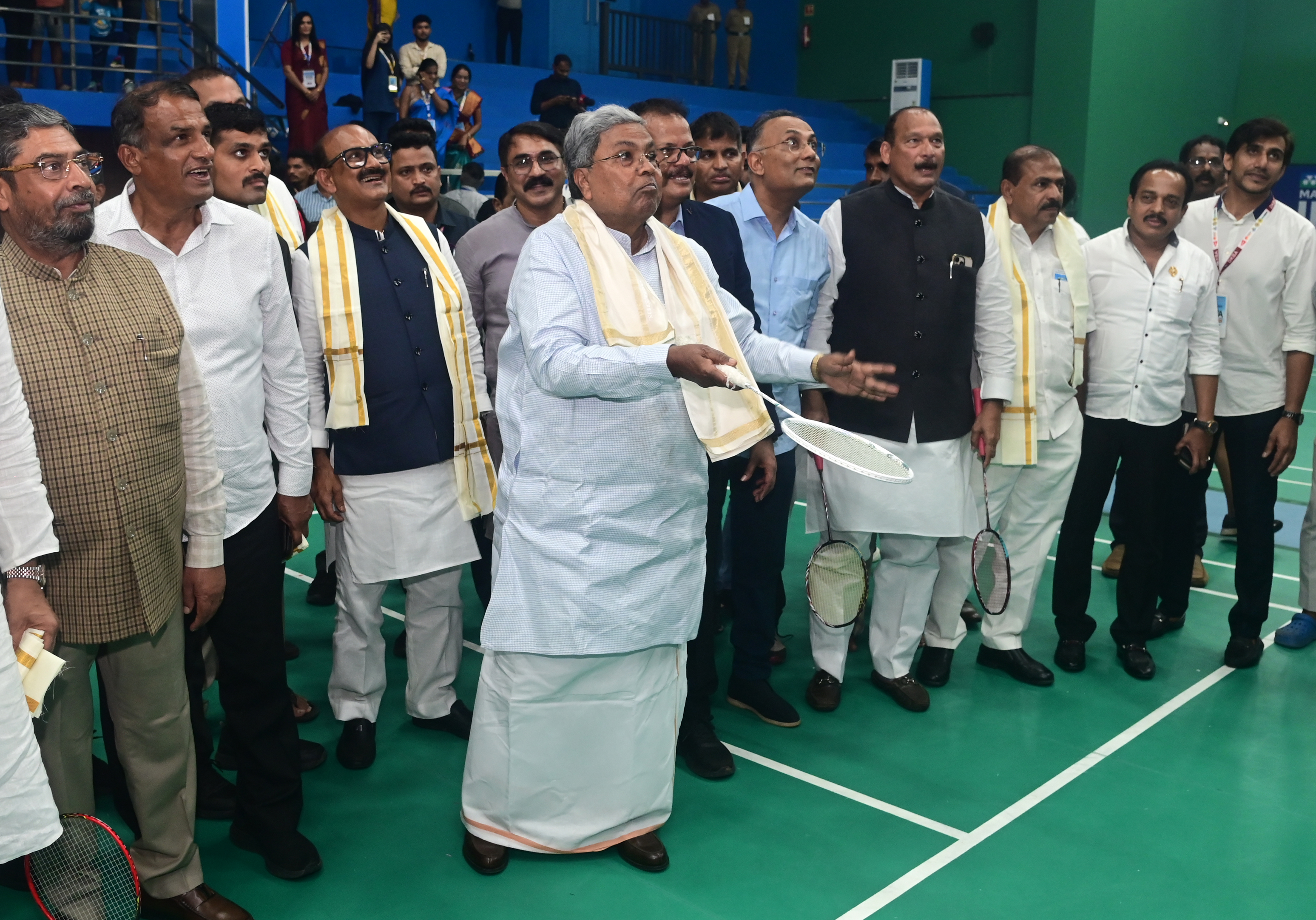 ಮಂಗಳೂರಿನ  ಉರ್ವ ಒಳಾಂಗಣ ಕ್ರೀಡಾಂಗಣದಲ್ಲಿಆಯೋಜಿಸಿದ್ದ  ‘ಚೀಪ್‌ ಮಿನಿಸ್ಟರ್ಸ್‌ ಮಂಗಳೂರು ಇಂಡಿಯಾ ಇಂಟರ್‌ನ್ಯಾಷನಲ್ ಚಾಲೆಂಜ್’ ಬ್ಯಾಡ್ಮಿಂಟನ್ ಟೂರ್ನಿಯನ್ನು ಉದ್ಘಾಟಿಸಿದ ಮುಖ್ಯಮಂತ್ರಿ ಸಿದ್ದರಾಮಯ್ಯ 