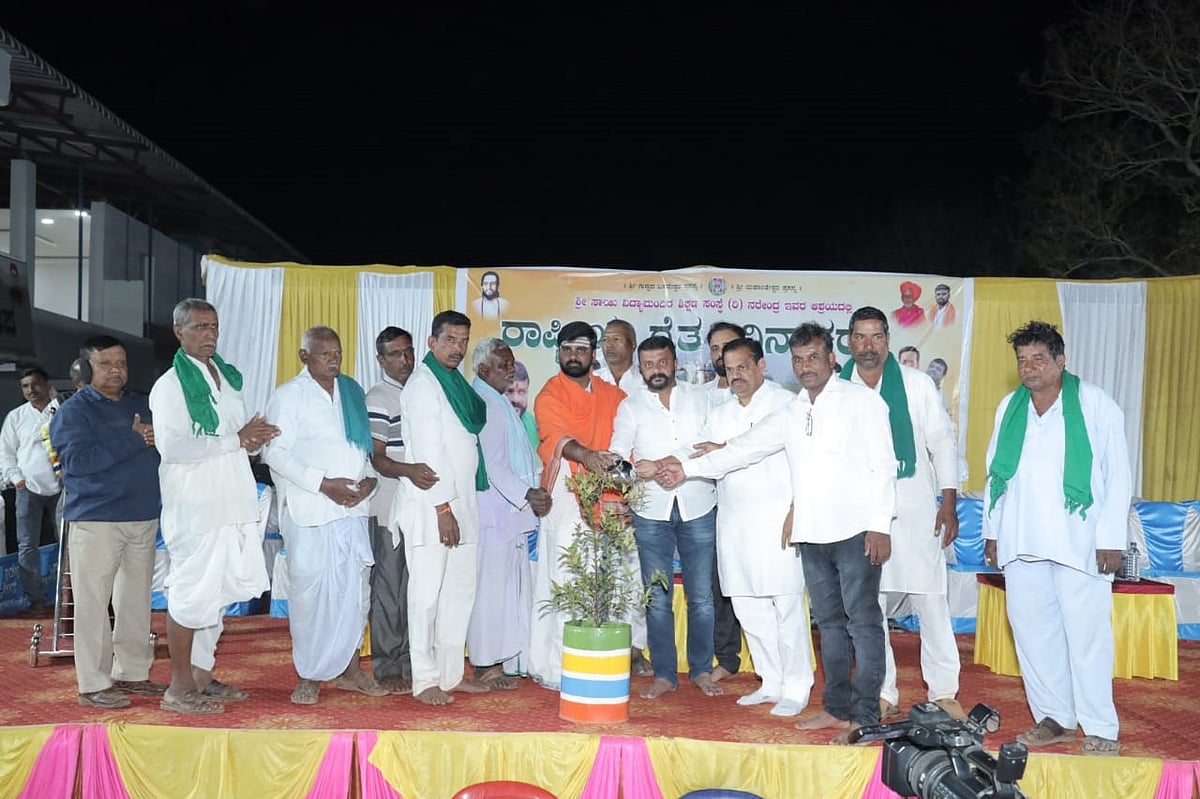 ದೇಶದ ಪ್ರಗತಿಗೆ ರೈತರ ಕೊಡುಗೆ ಅಪಾರ: ಮಾಜಿ ಶಾಸಕ ಅಮೃತ ದೇಸಾಯಿ