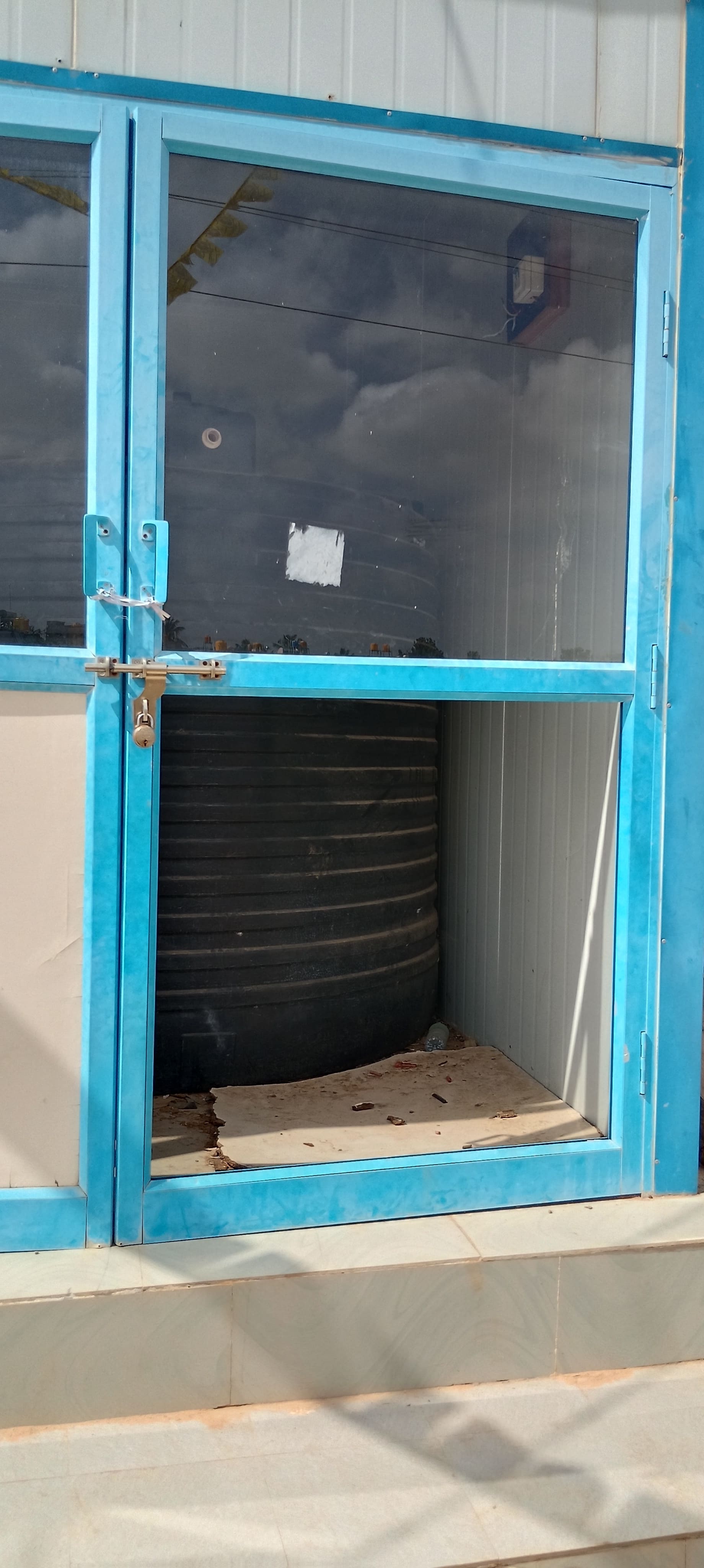 ಹಾನಿಗೊಂಡ ಘಟಕದ ಮುಂಭಾಗ