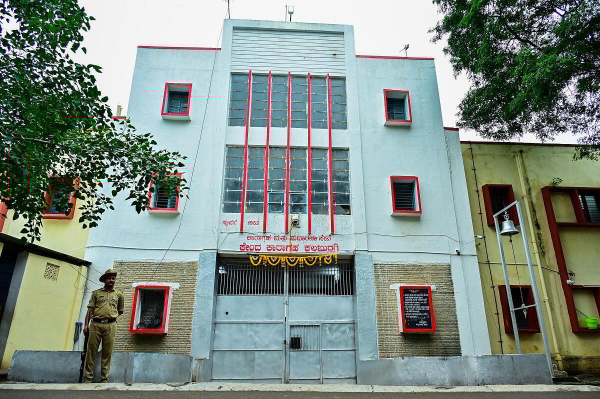 ಕಲಬುರಗಿ ಕೇಂದ್ರ ಕಾರಾಗೃಹದಲ್ಲಿ ಮತ್ತೆ 3 ಮೊಬೈಲ್‌ ಪತ್ತೆ
