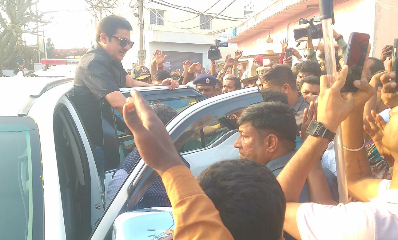 ಸಚಿವ ಜಮೀರ್ ಅಹಮದ್‌ ಕೋಗಿಲು ಲೇಔಟ್‌ಗೆ ಭಾನುವಾರ ಭೇಟಿ ನೀಡಿದ್ದರು.