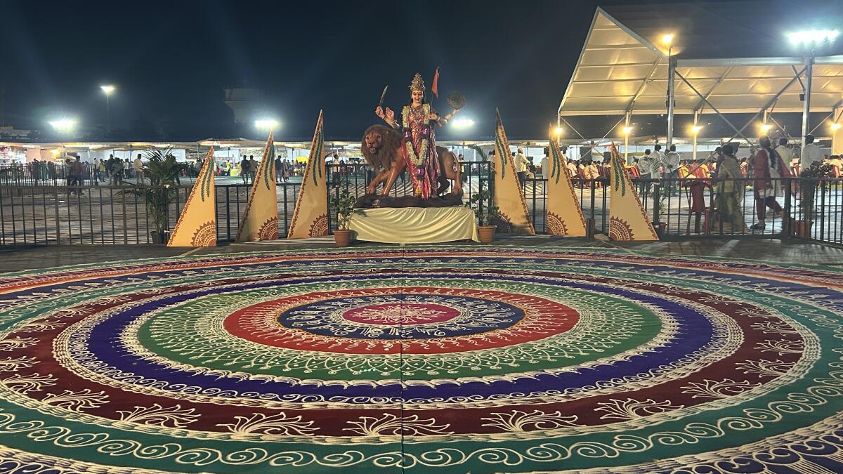 ಮುರುಘರಾಜೇಂದ್ರ ಕ್ರೀಡಾಂಗಣದಲ್ಲಿ ನಡೆದಿದ್ದ ಸ್ವದೇಶಿ ಮೇಳದಲ್ಲಿ ಗಮನ ಸೆಳೆದಿದ್ದ ರಂಗೋಲಿ