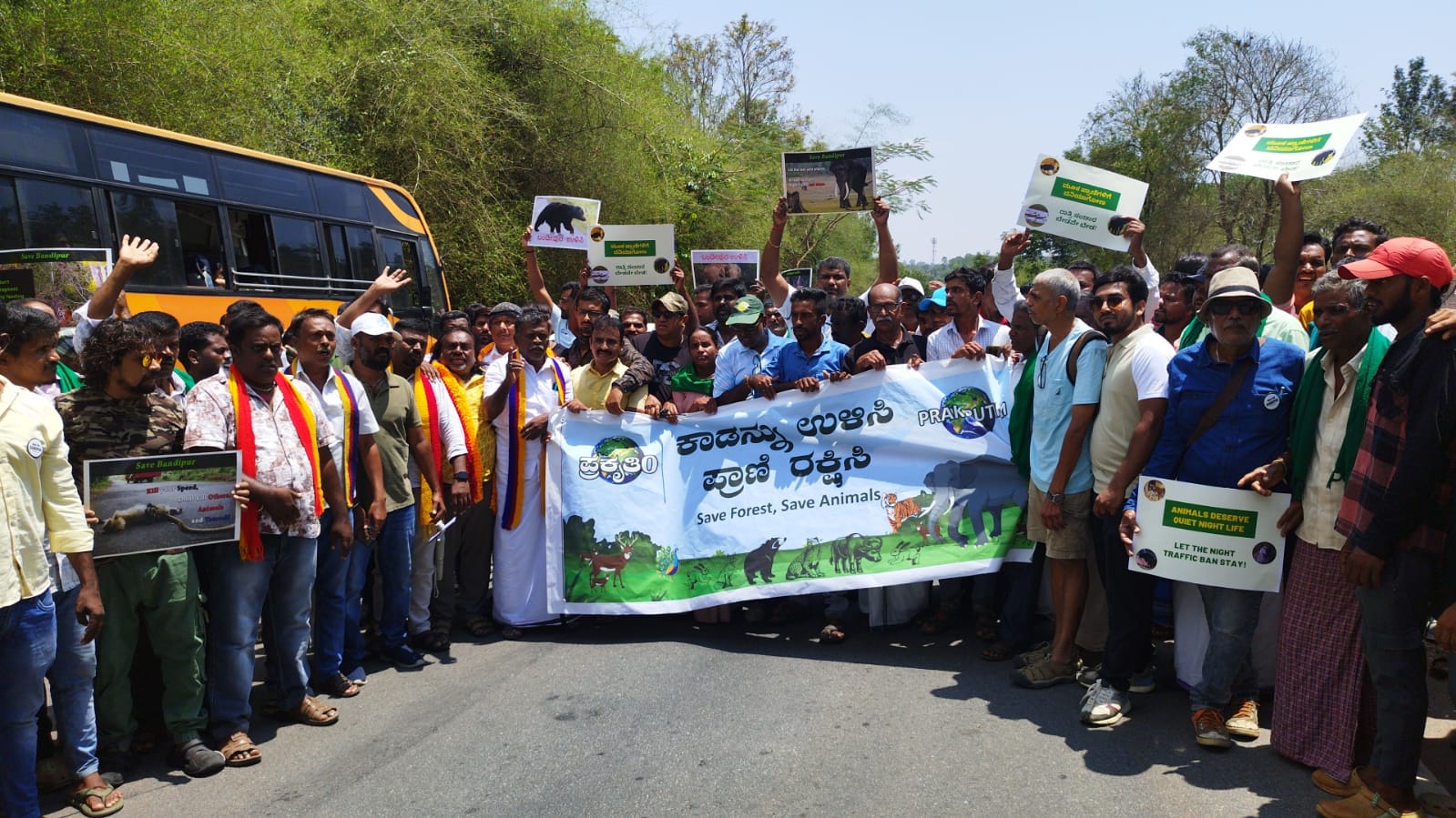 ಬಂಡೀಪುರ ಅರಣ್ಯದೊಳಗೆ ರಾತ್ರಿ ಸಂಚಾರ ನಿರ್ಬಂಧ ಮುಂದುವರಿಸುವಂತೆ ಪರಿಸರ ಪ್ರೇಮಿಗಳು ‘ನಮ್ಮ ನಡಿಗೆ ಬಂಡೀಪುರದೆಡೆಗೆ’ ಪಾದಯಾತ್ರೆ ನಡೆಸಿದರು