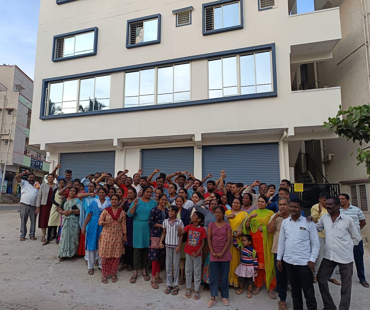 ಬಾರ್‌ ತೆರೆಯಲು ಅವಕಾಶ: ಸ್ಥಳೀಯರ ಪ್ರತಿಭಟನೆ